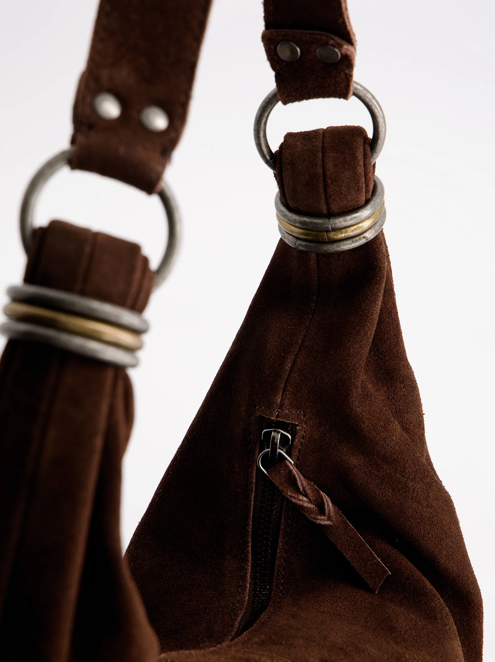 Bolso De Ante Marrón Con Herrajes Metálicos - Santa - Image 2