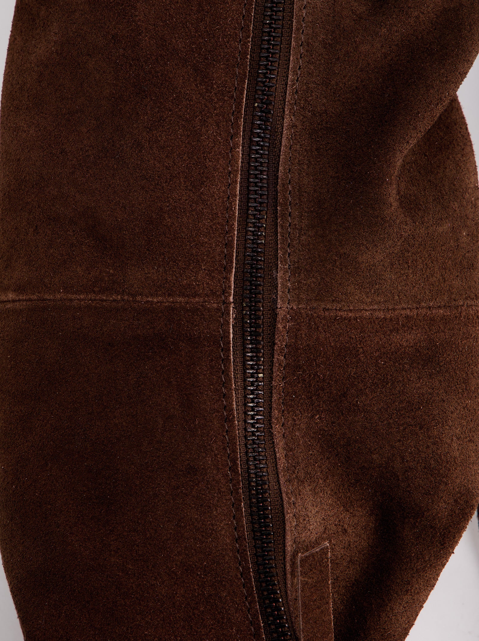 Bolso De Ante Marrón Con Herrajes Metálicos - Santa - Image 3