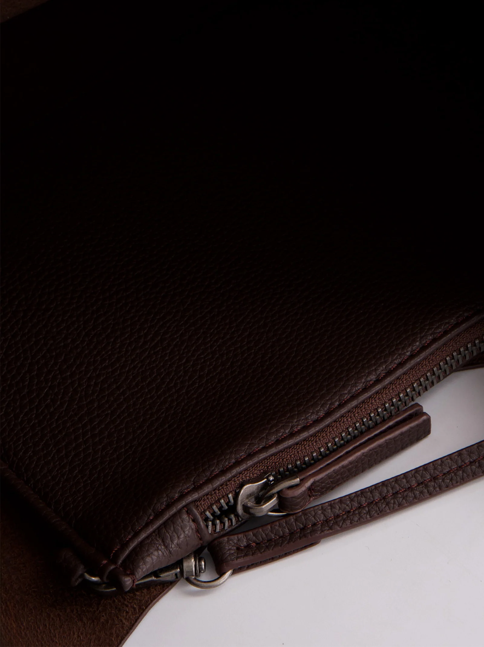 Bolso De Piel Marrón De Diseño Minimalista -Tiza - Image 4