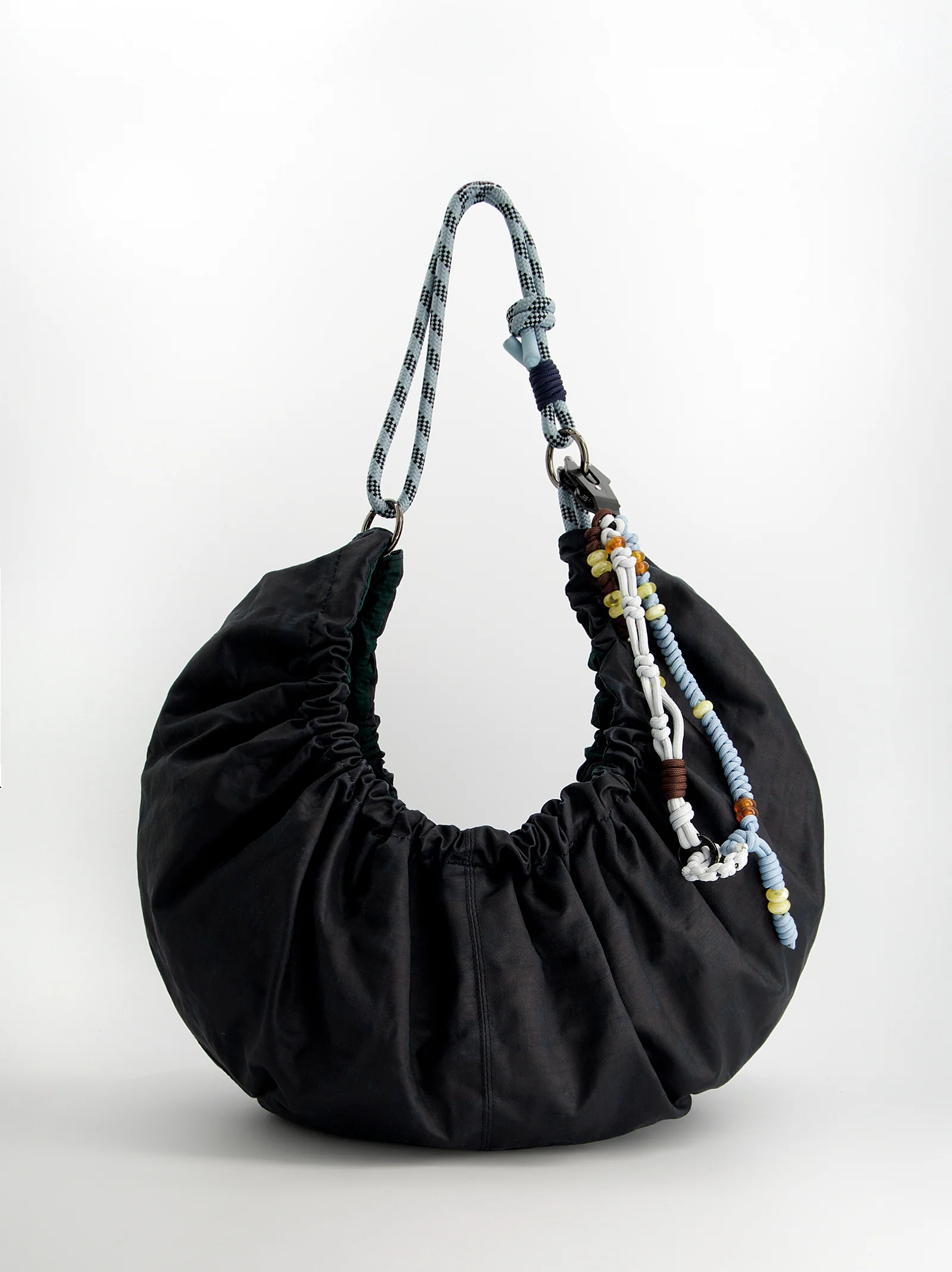 Bolso fruncido reversible con charms - Carmelo