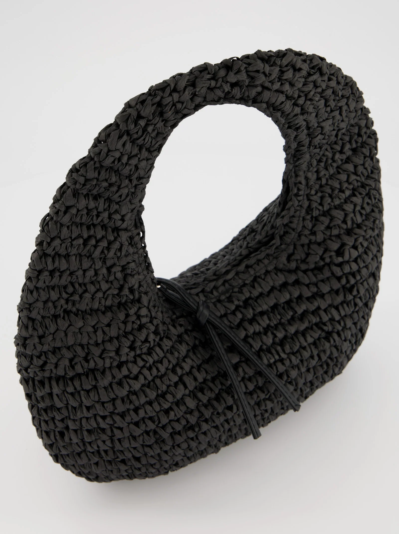 Bolso hobo de rafia negro - Korina - Image 3