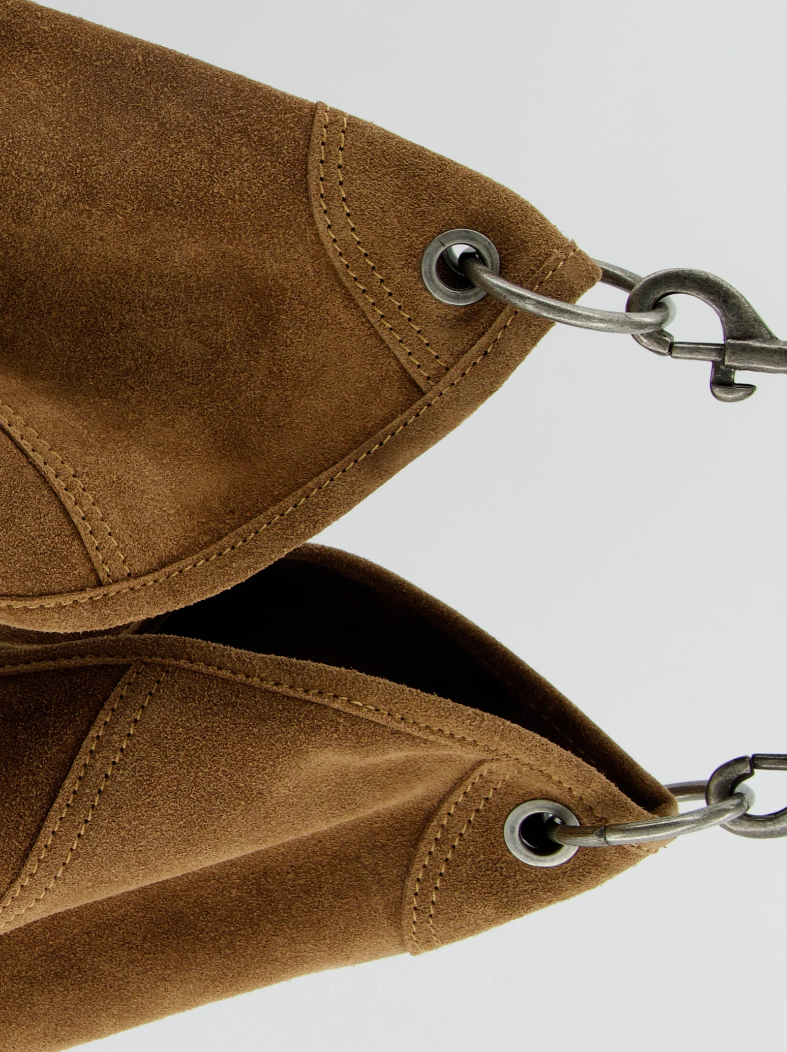 Bolso hobo en ante con mosquetones - Apris - Image 3