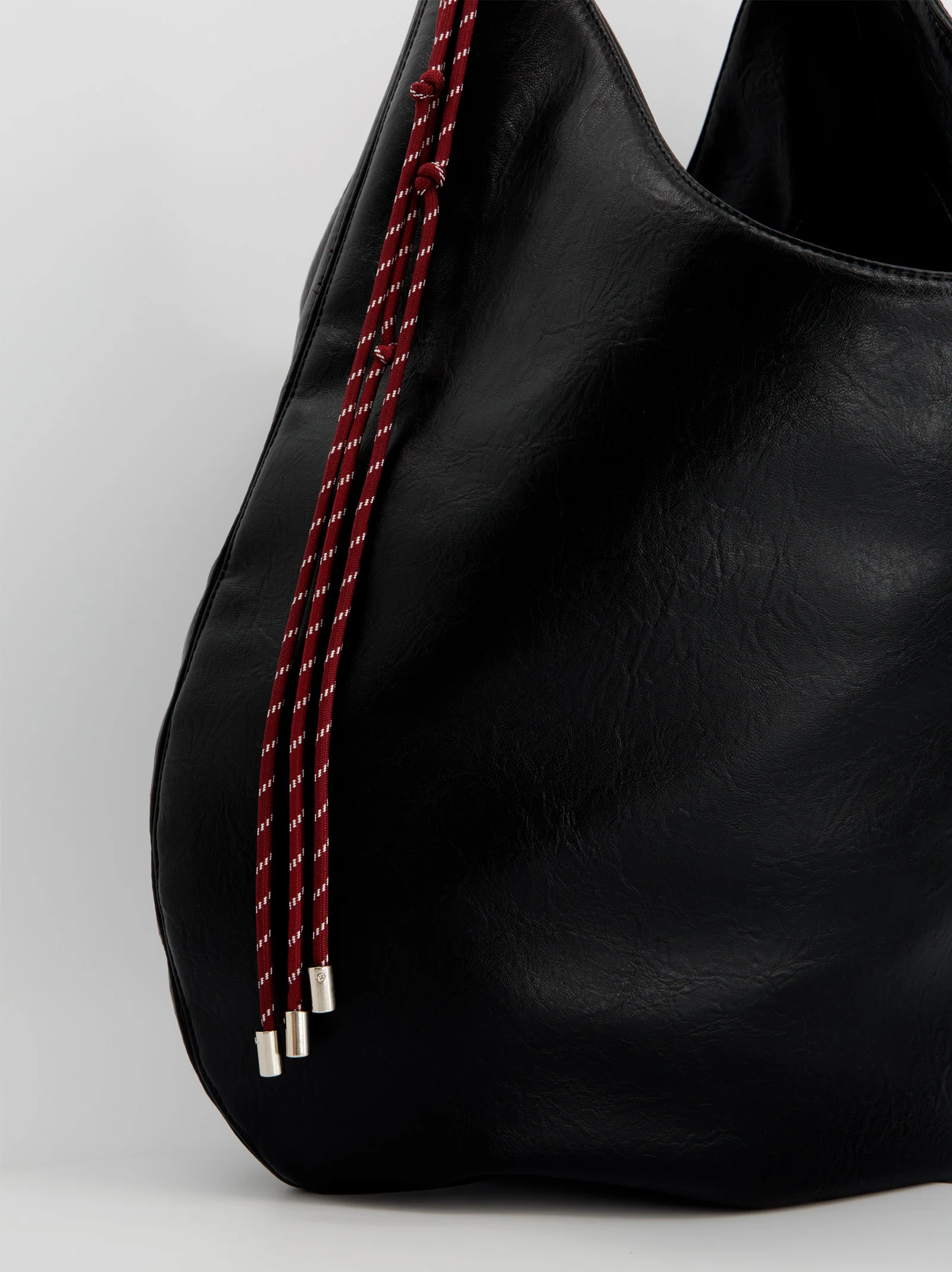 Bolso negro hobo efecto piel - ULK Oluv - Image 3