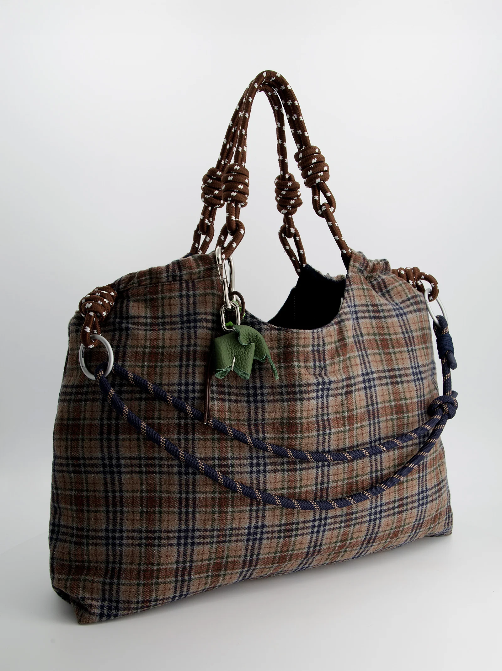 Bolso tote a cuadros con charms - Rever - Image 4