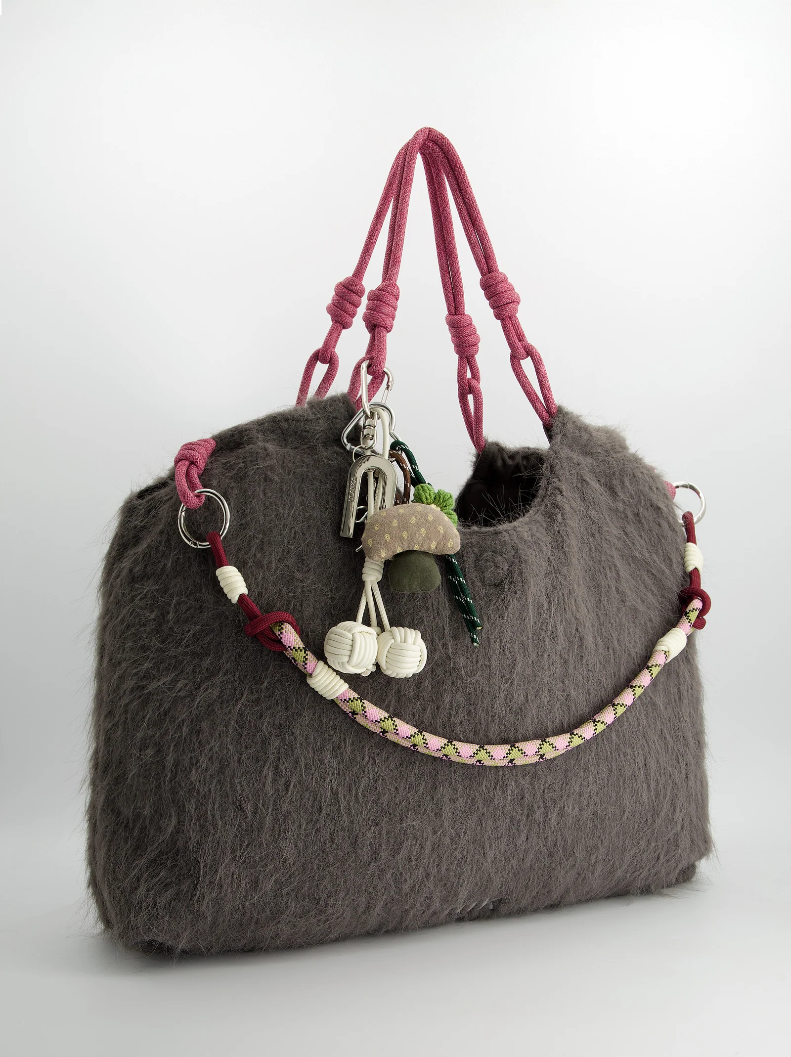 Bolso tote de pelo con charms - Fuzzy - Image 3