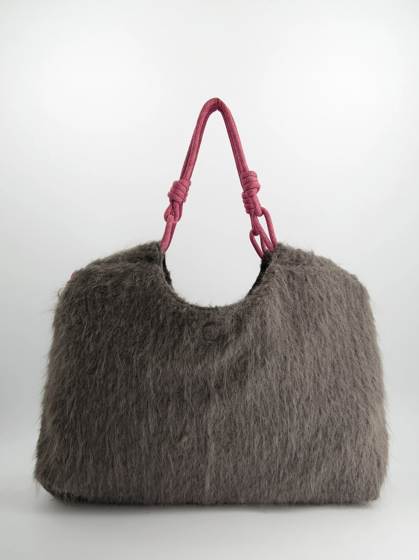 Bolso tote de pelo con charms - Fuzzy - Image 5