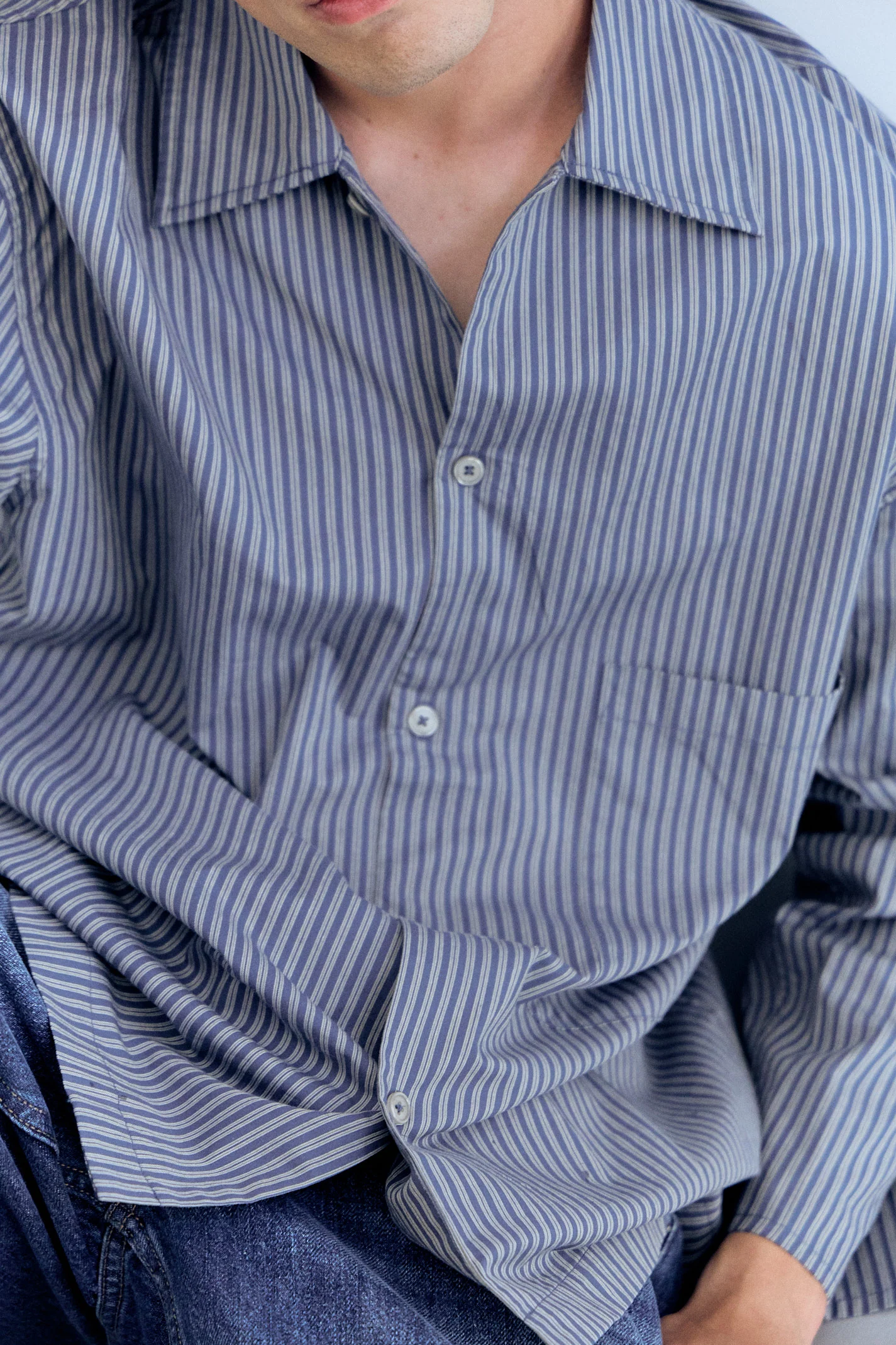 Camisa de rayas con bolsillo Axis - Image 4