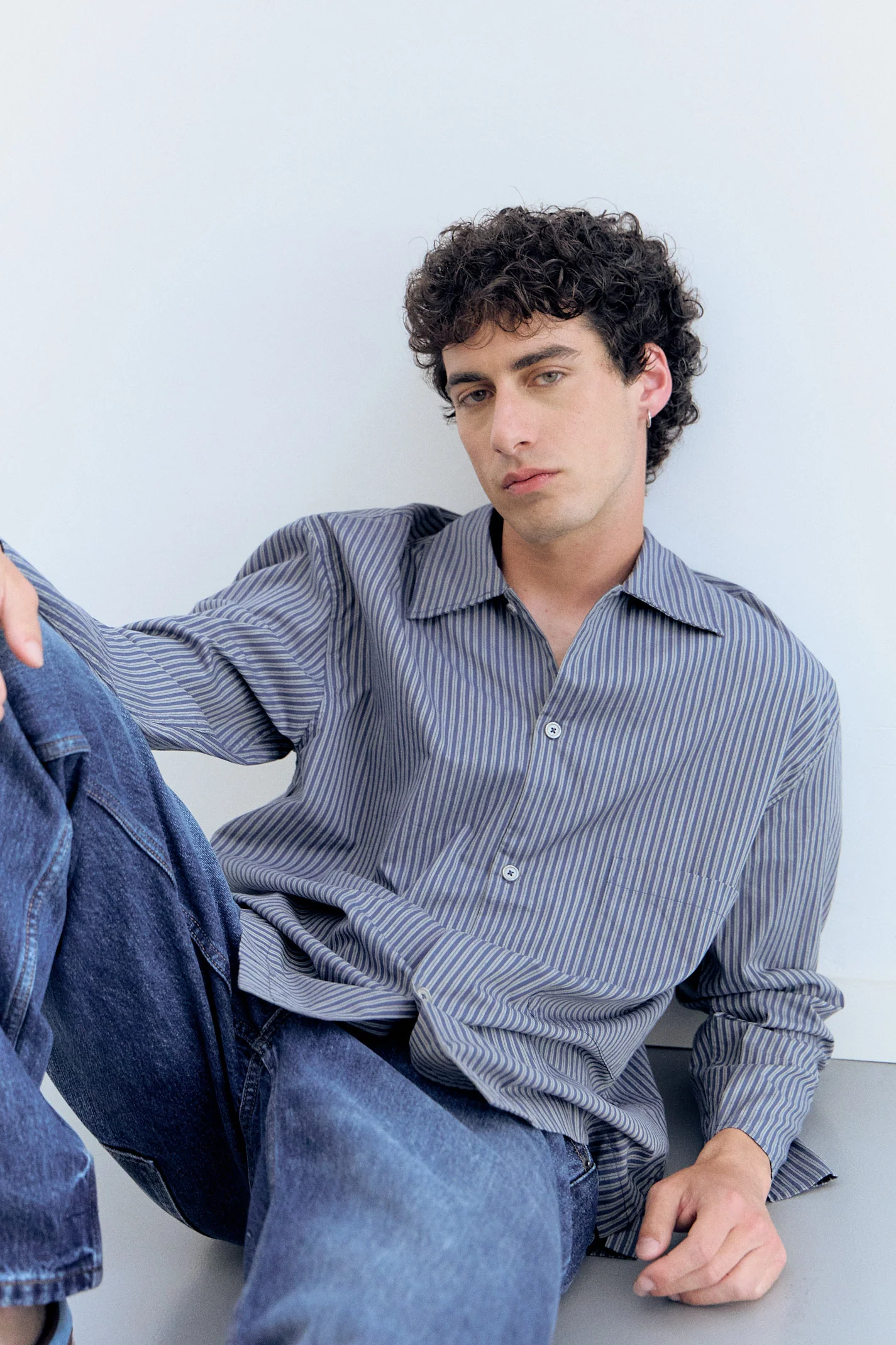Camisa de rayas con bolsillo Axis - Image 5