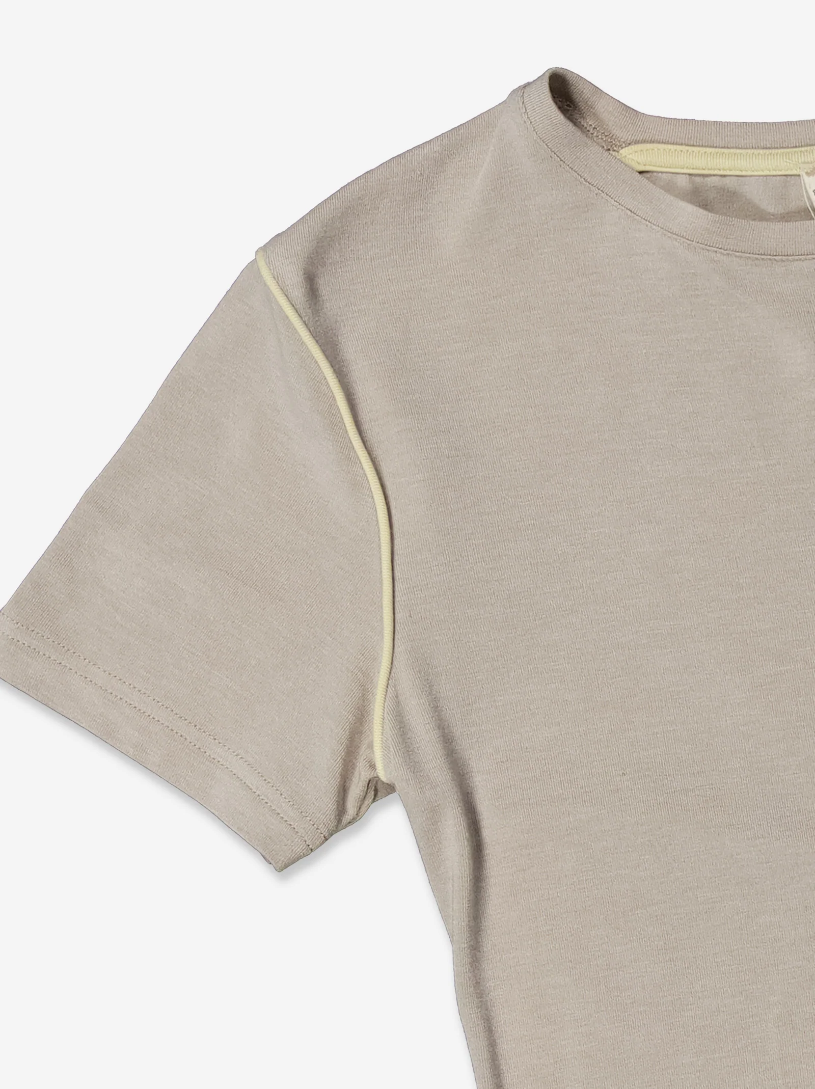 Camiseta beige con detalle de vivos en contraste - Mani - Image 7