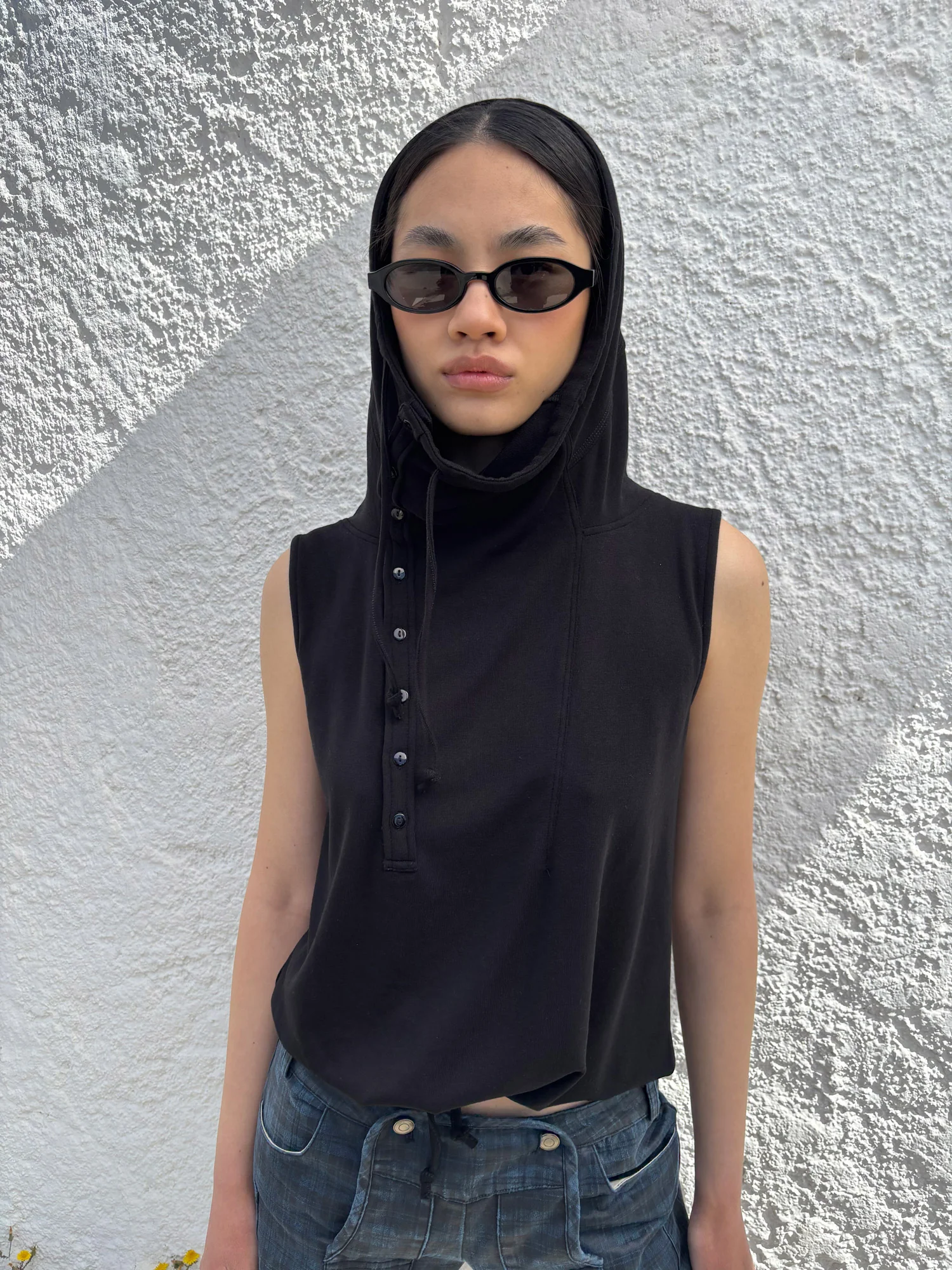 Top con cuello asimétrico y capucha - Dos