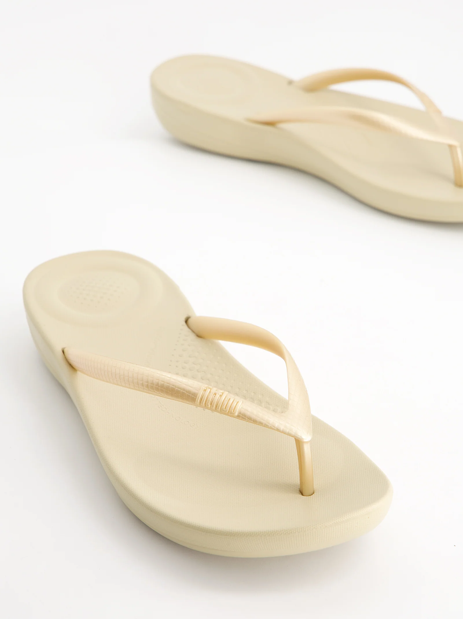 Chancla de dedo con suela ergonómica - Fitflop Iqushion - Image 4