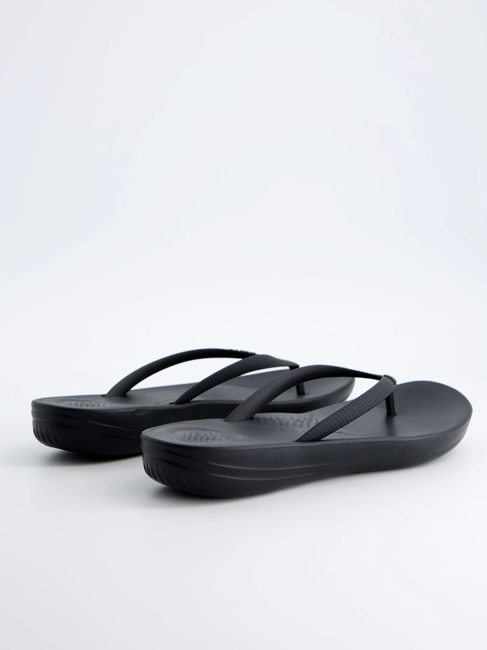 Chancla de dedo con suela ergonómica - Fitflop Iqushion - Image 4