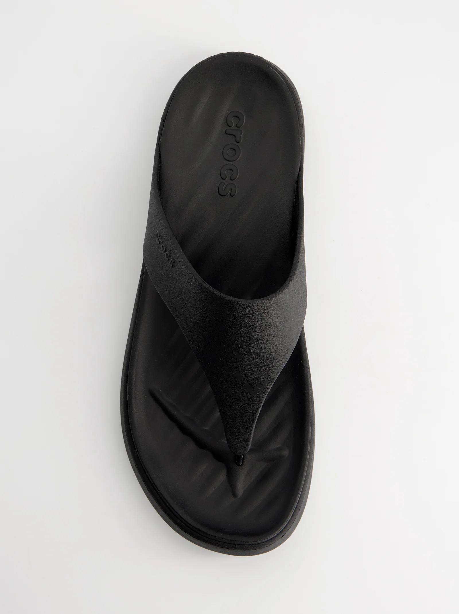 Chanclas negras de dedo tipo thong - Crocs Getaway - Image 4