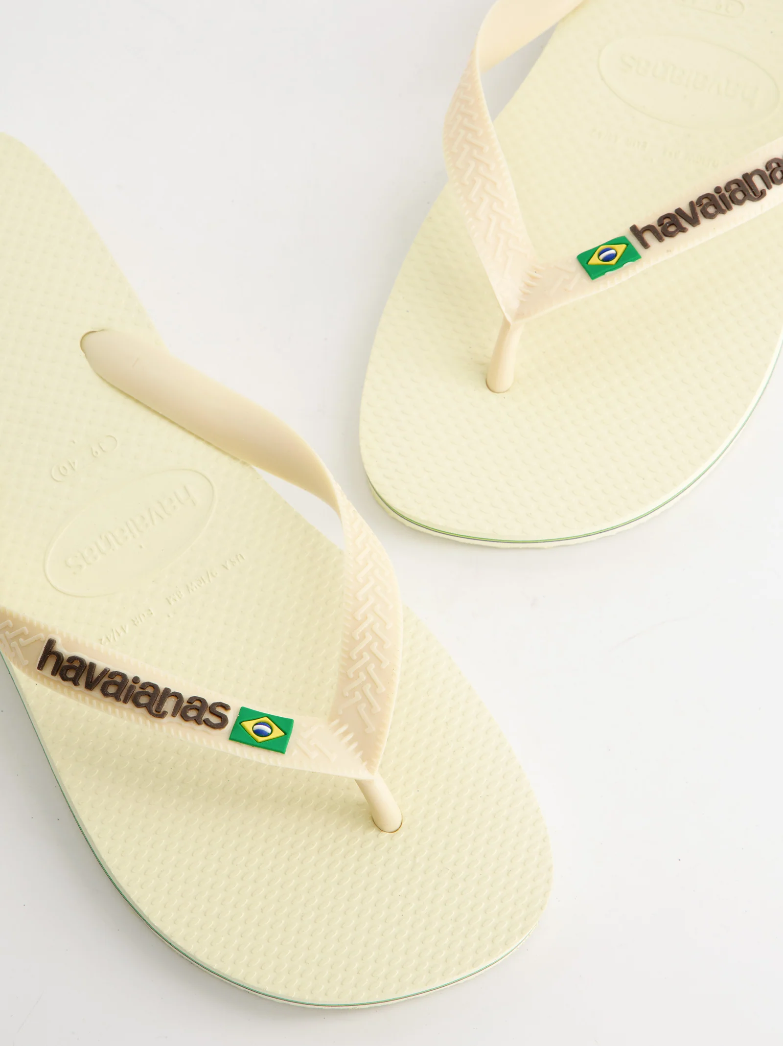 Chanclas Havaianas Brasil Logo Buttercream - Image 4