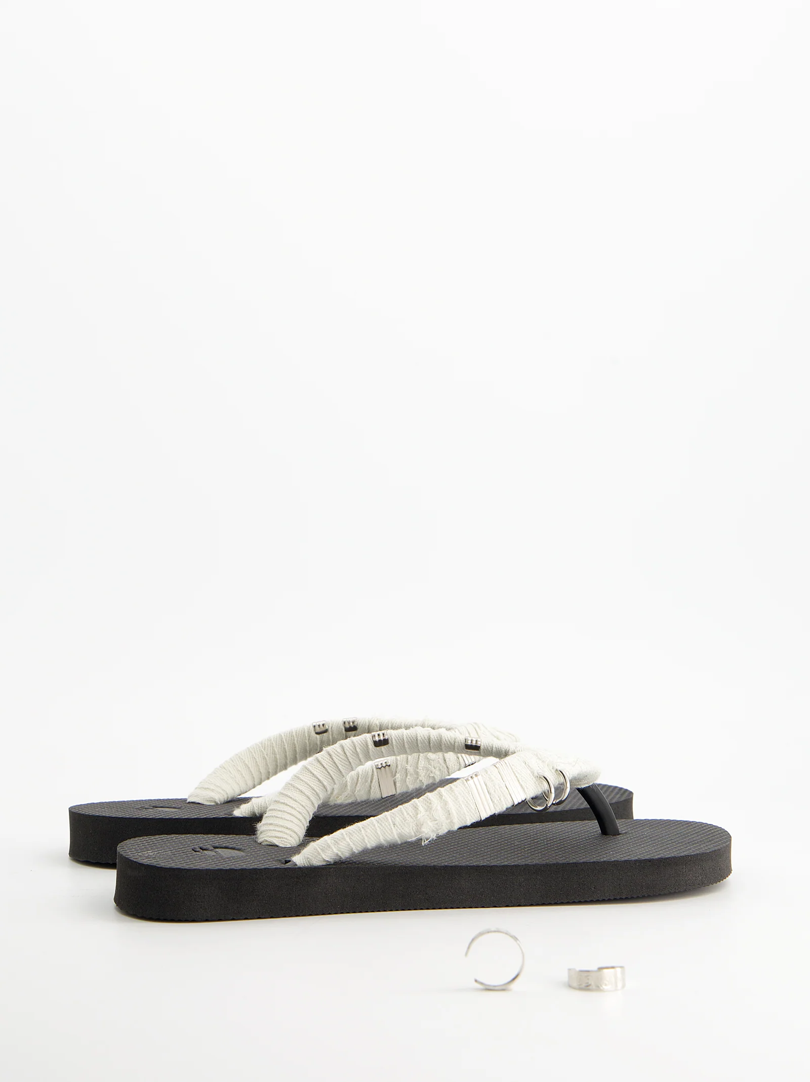 Chanclas revestidas en tejido y detalles metálicos - Jagger - Image 4