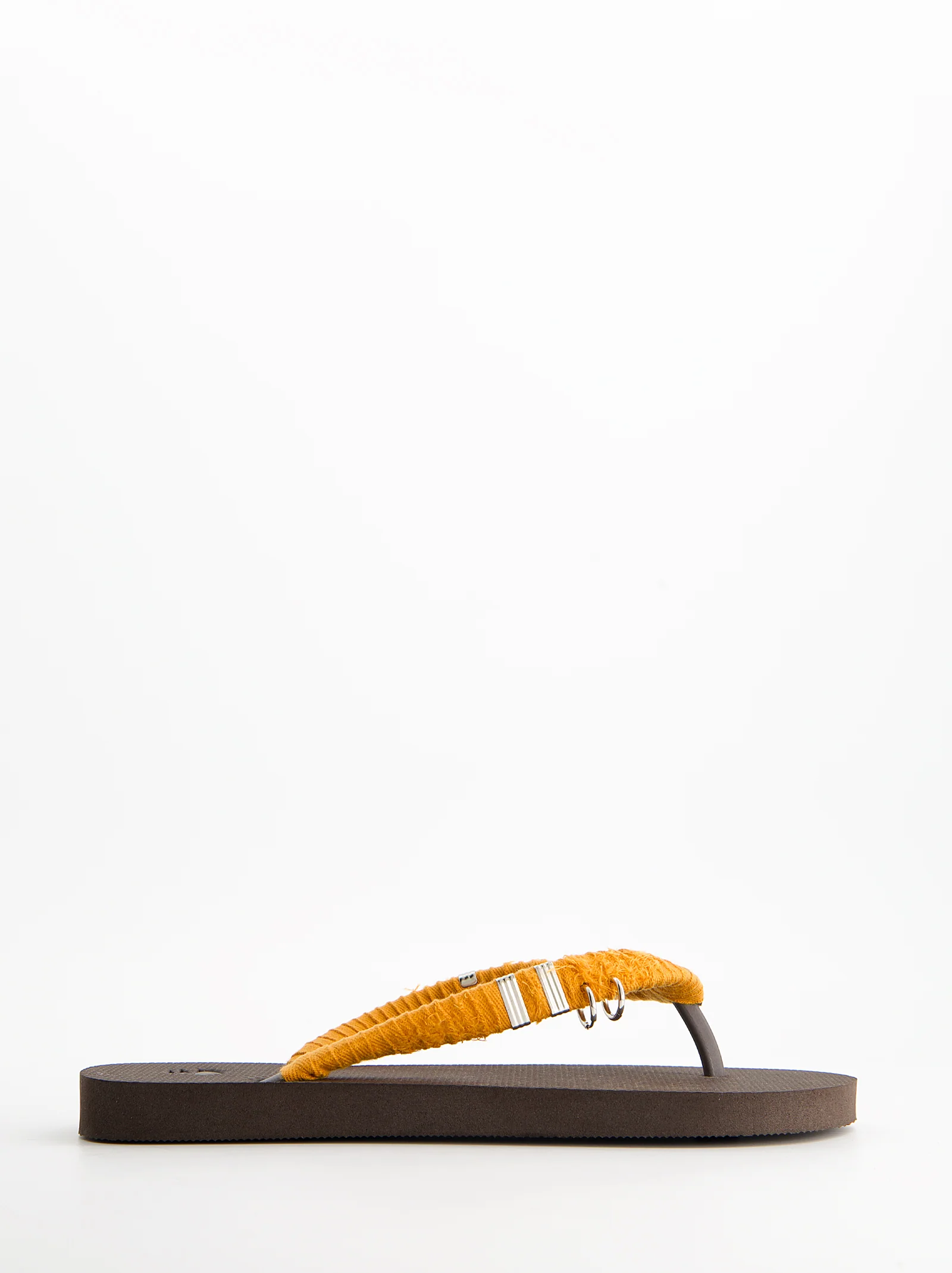 Chanclas revestidas en tejido y detalles metálicos - Jagger - Image 4