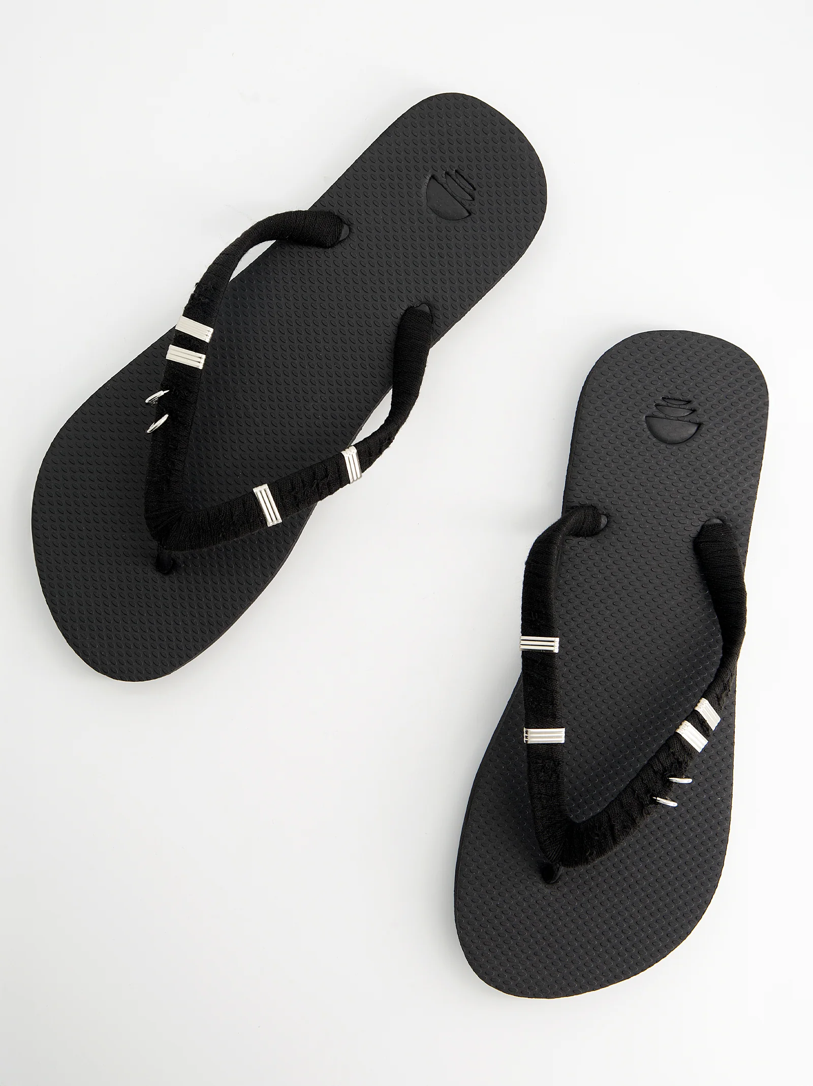 Chanclas revestidas en tejido y detalles metálicos - Jagger - Image 3