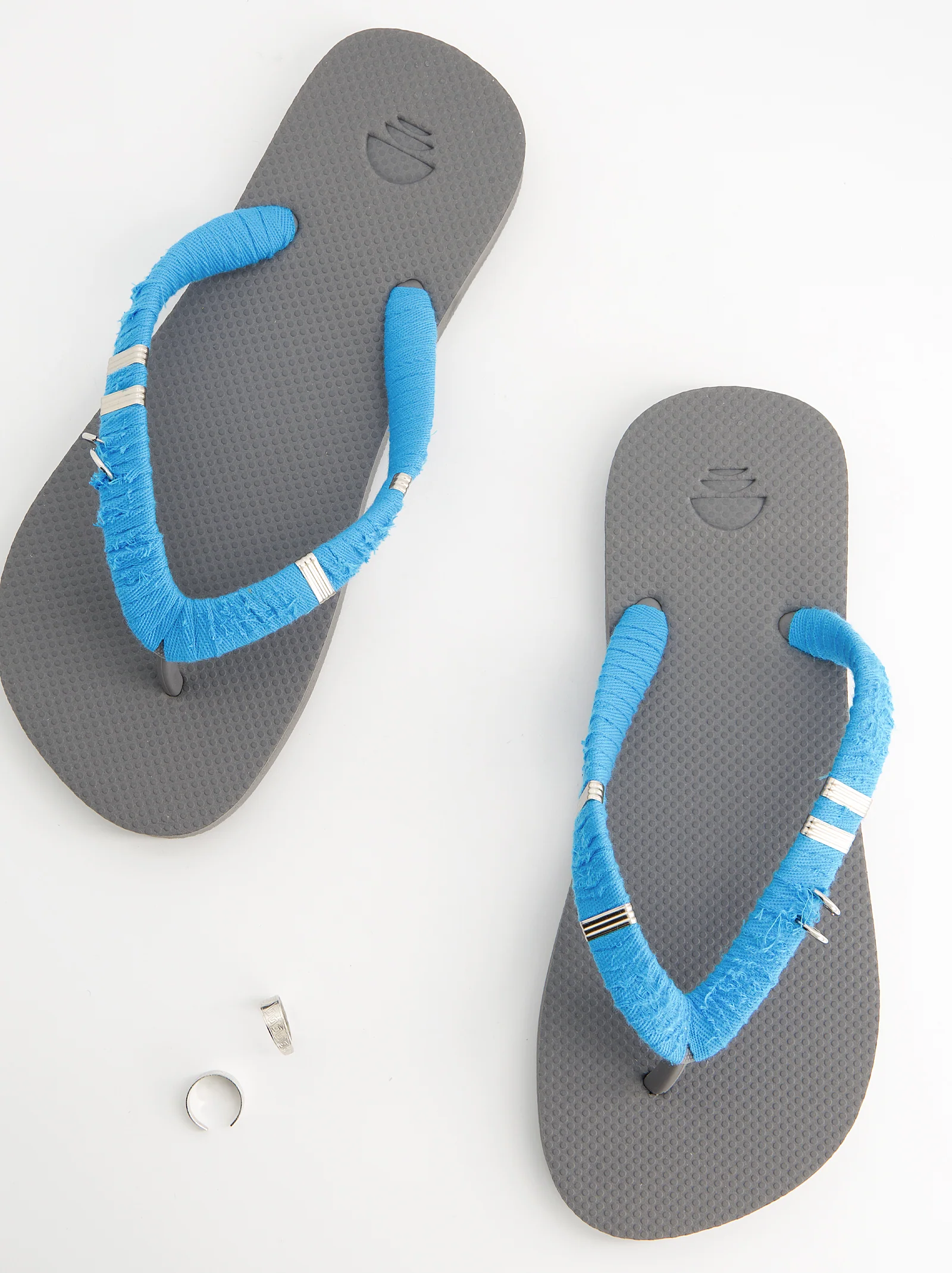 Chanclas revestidas en tejido y detalles metálicos - Jagger - Image 4