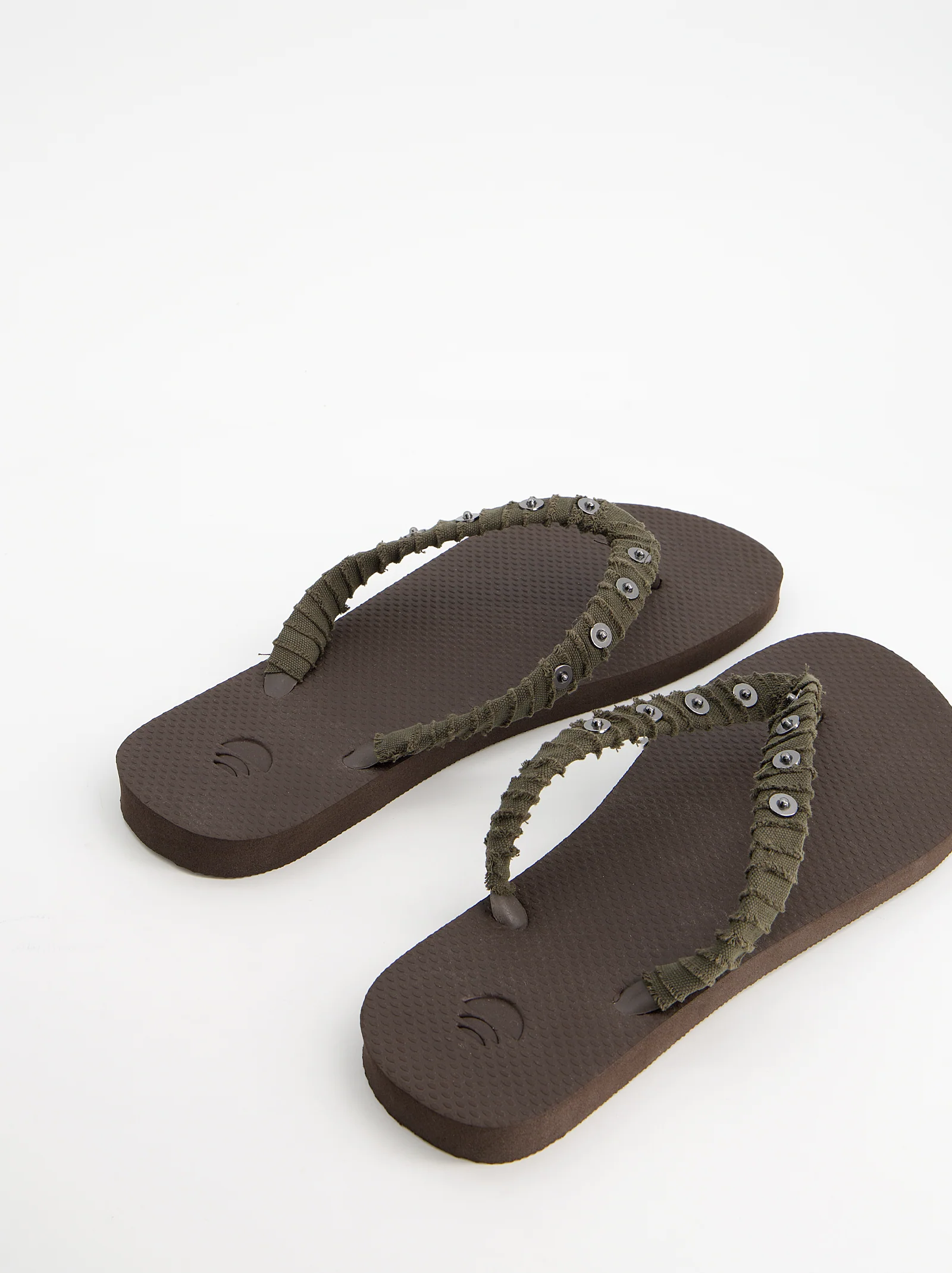 Chanclas revestidas en tejido y detalles metálicos - Jagger - Image 5
