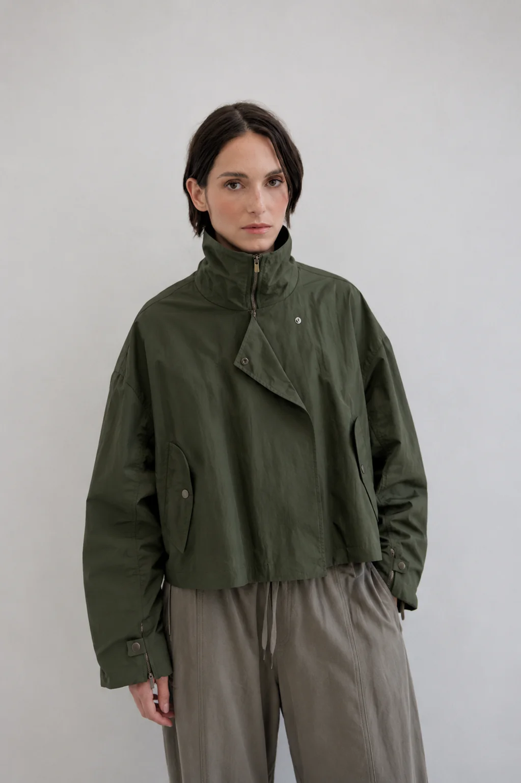 Chaqueta técnica de cuello alto con mangas fruncidas Gemms