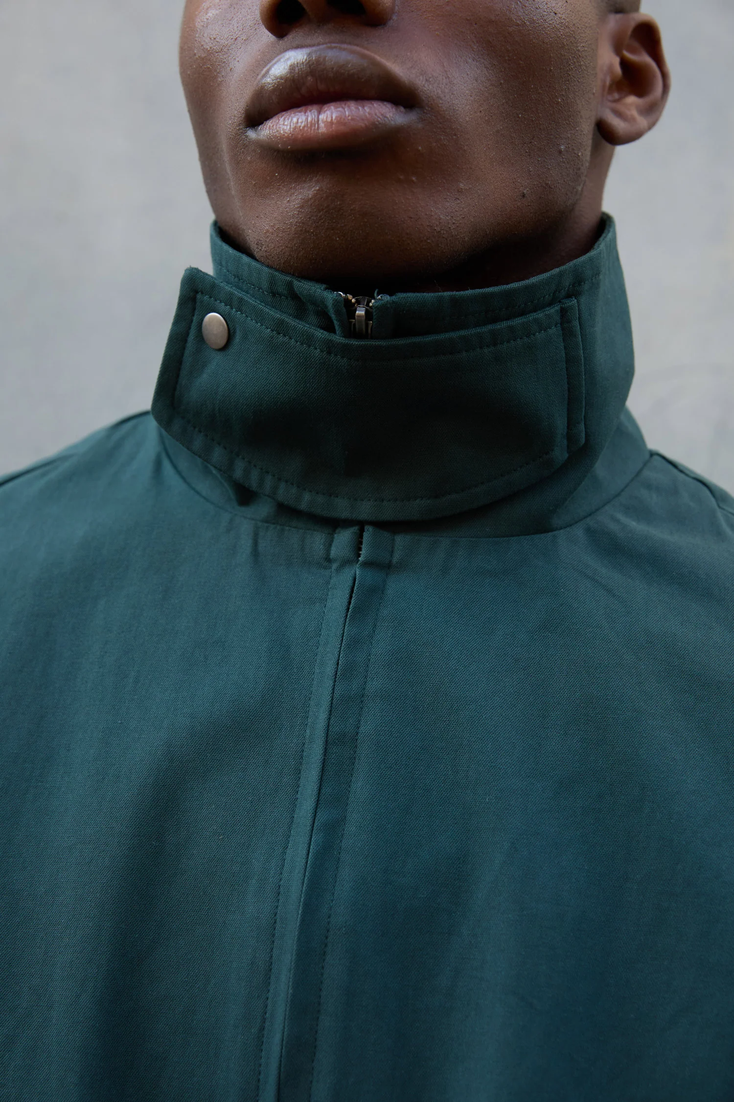Chaqueta utilitaria de cuello alto Gulbi - Image 2
