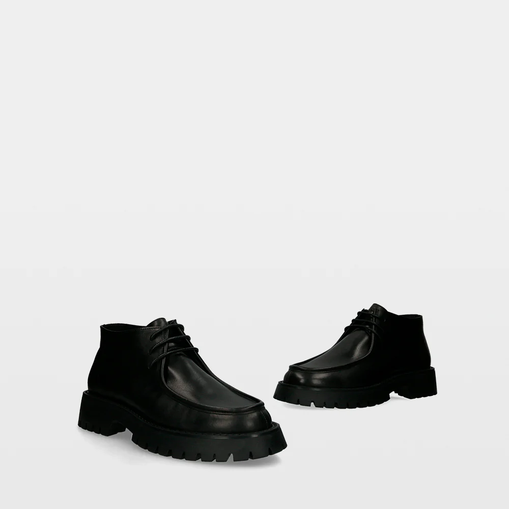 Essentials by Ulanka Striderwal - Zapato Wallabee - Image 3