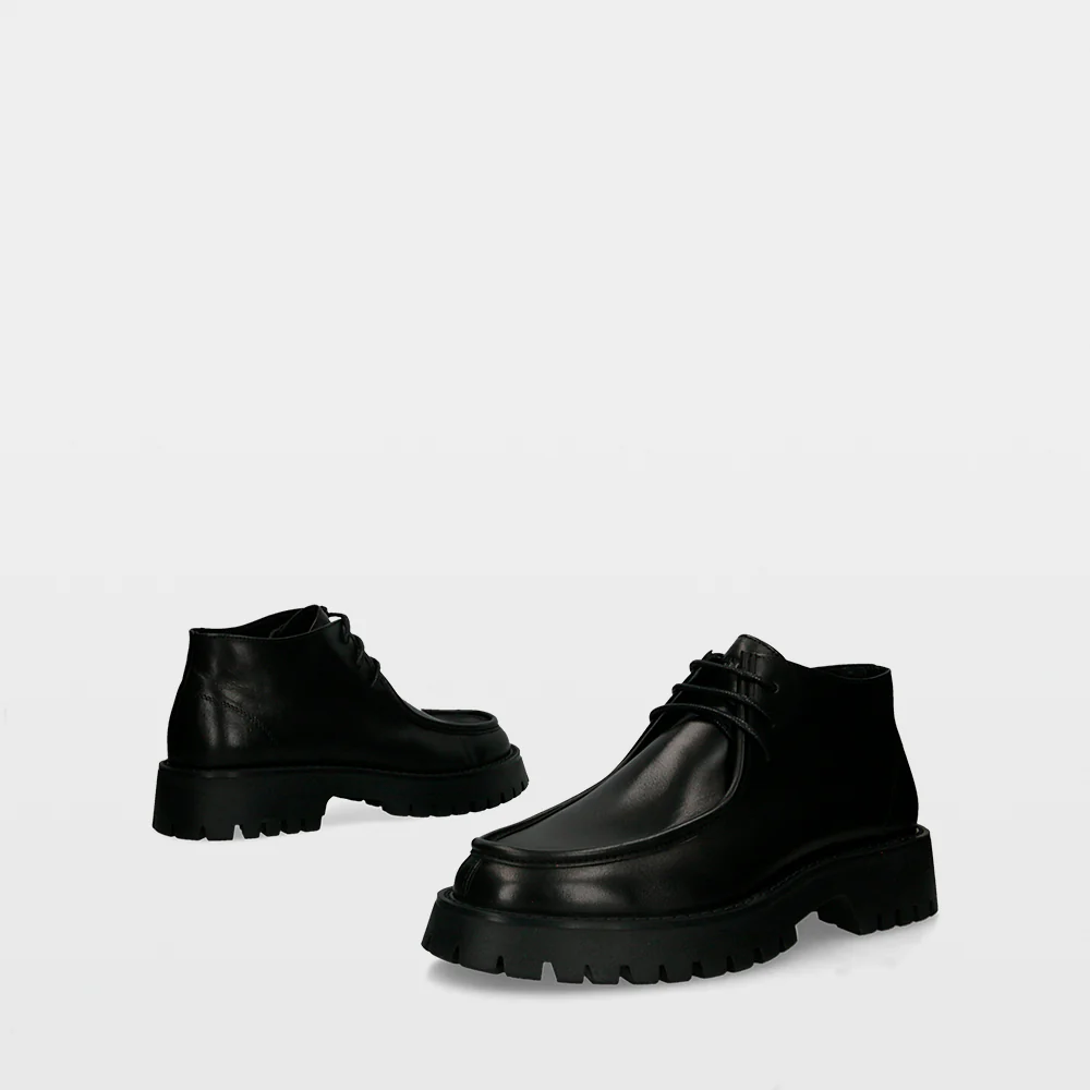 Essentials by Ulanka Striderwal - Zapato Wallabee - Image 5