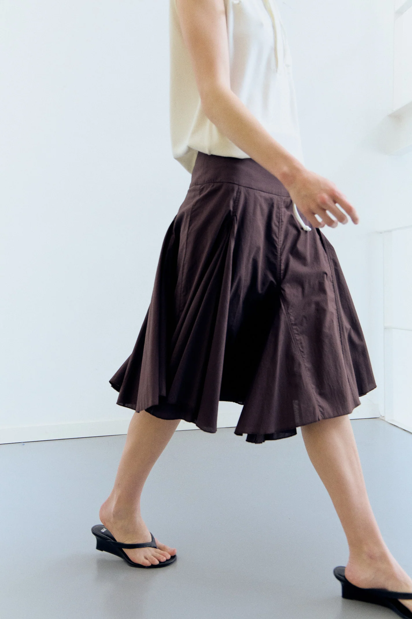 Falda midi con pliegues de vuelo - Carrie - Image 3