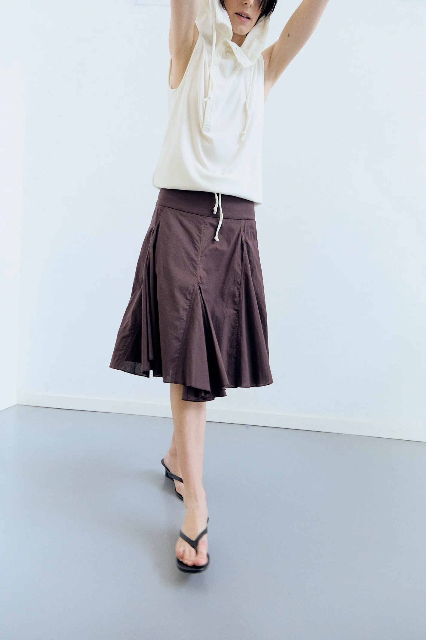Falda midi con pliegues de vuelo - Carrie - Image 4