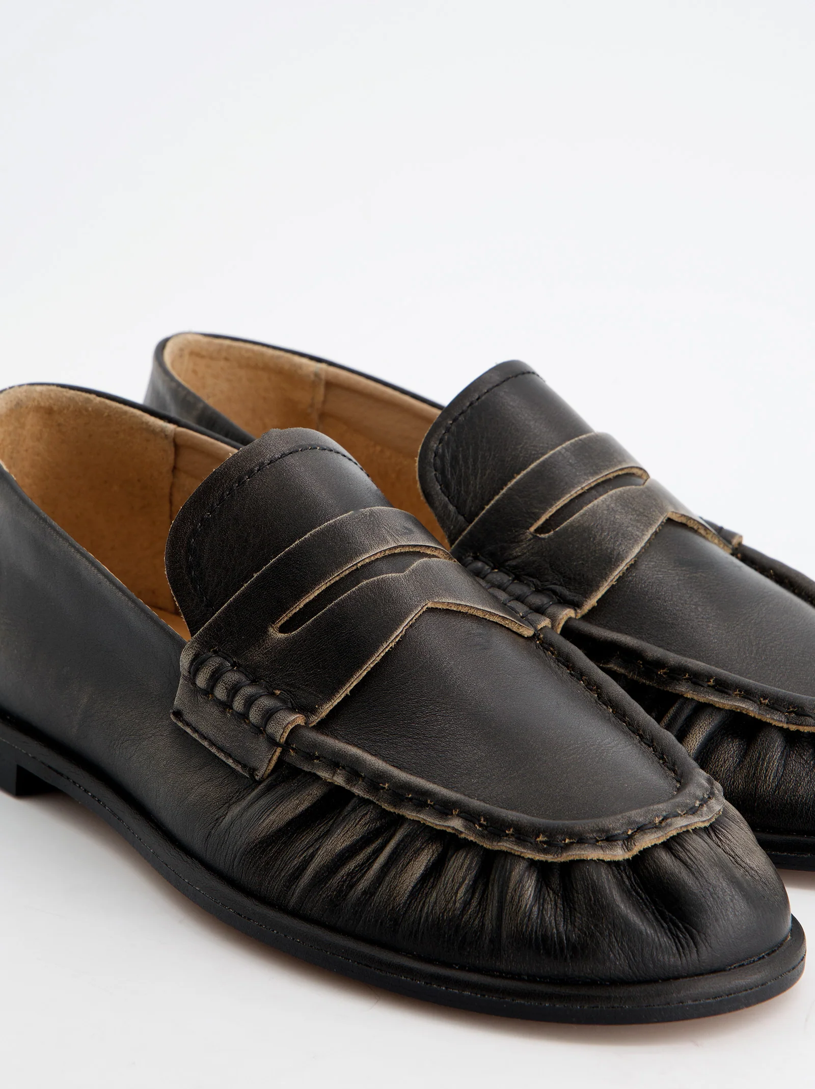 Mocasín Clasico Penny Negro Desgastado - Kassai - Image 4