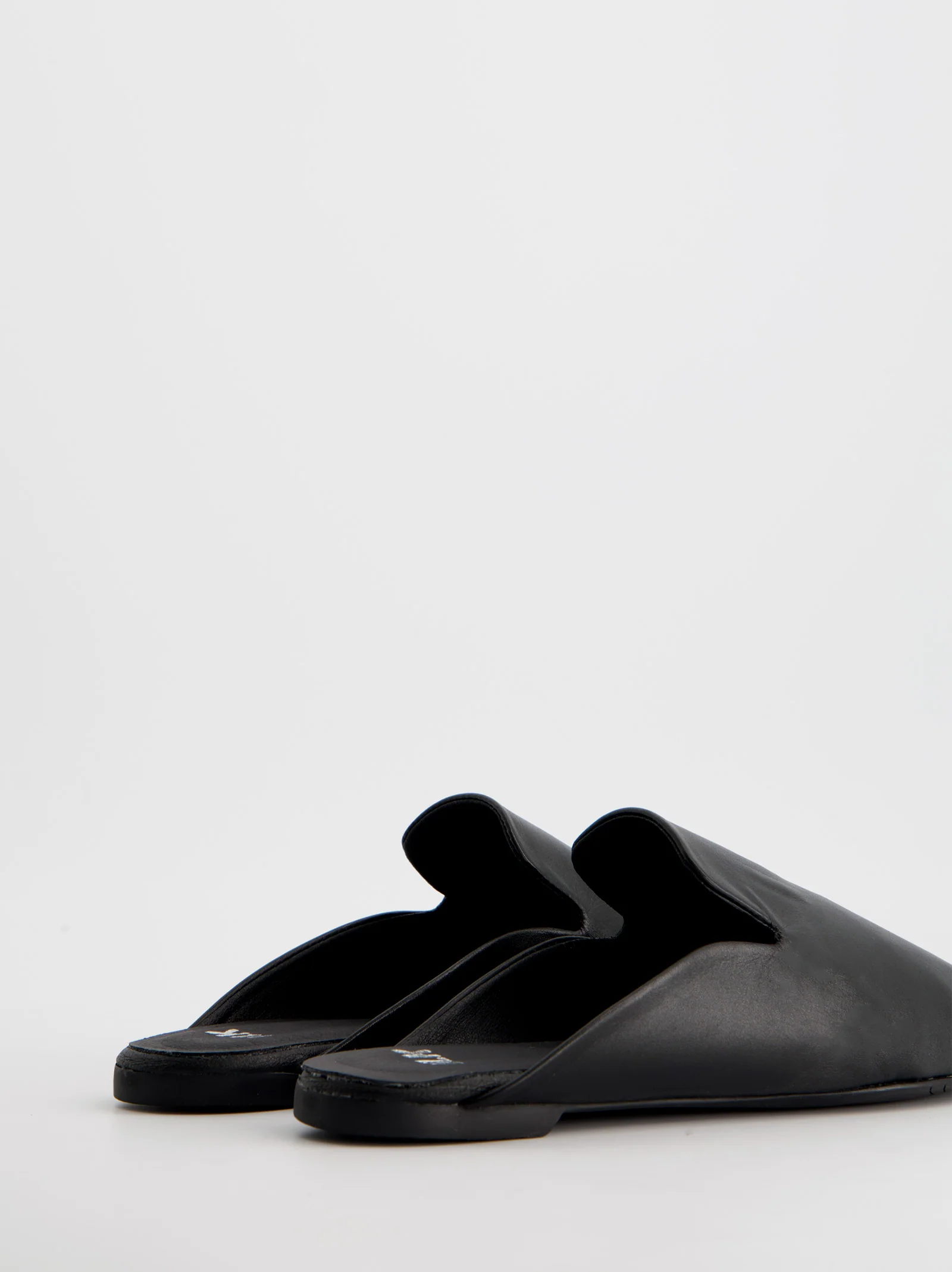 Mocasines mule de piel negros - Rakesh - Image 5