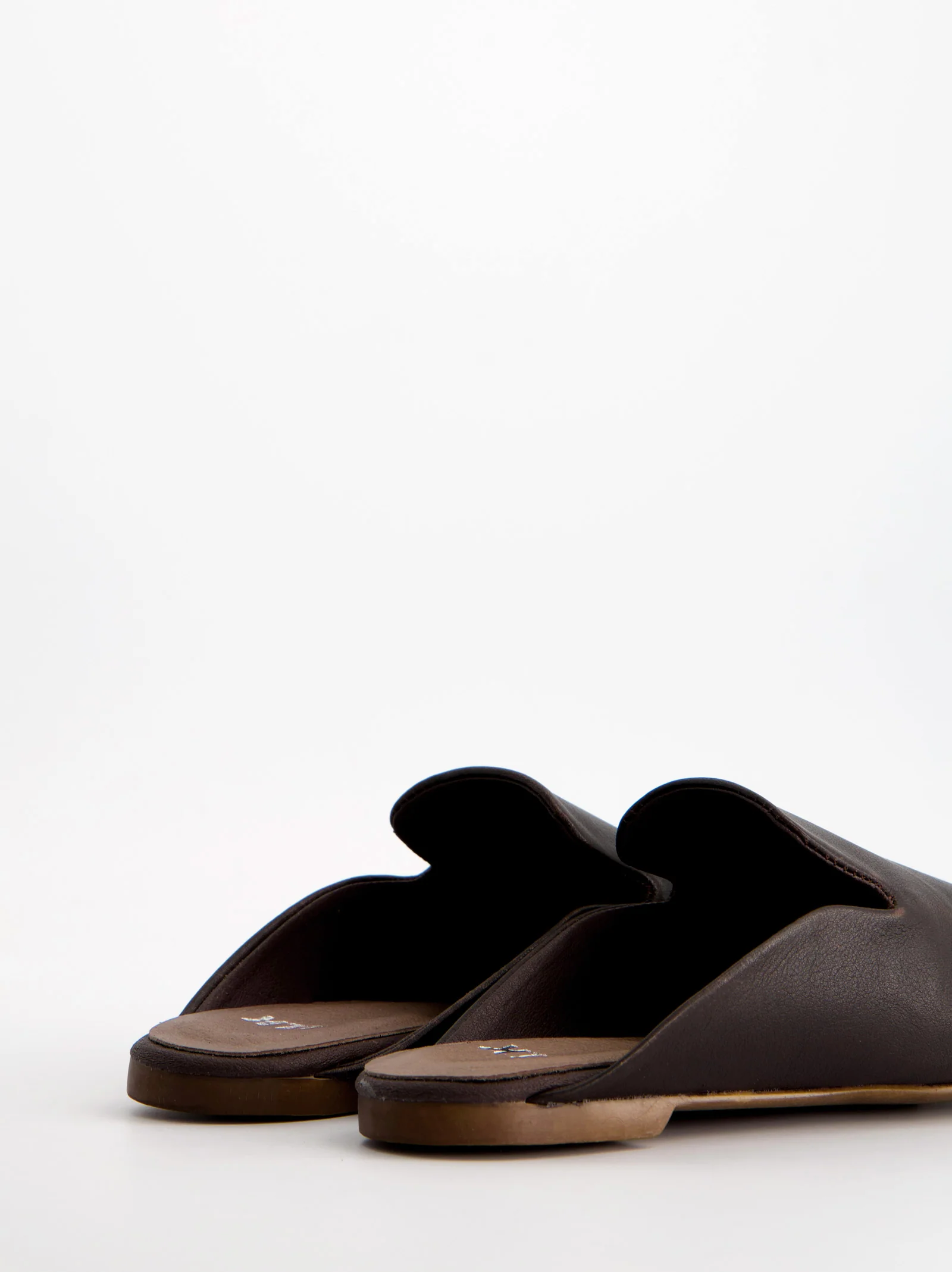 Mules planos de piel - Rakesh - Image 5