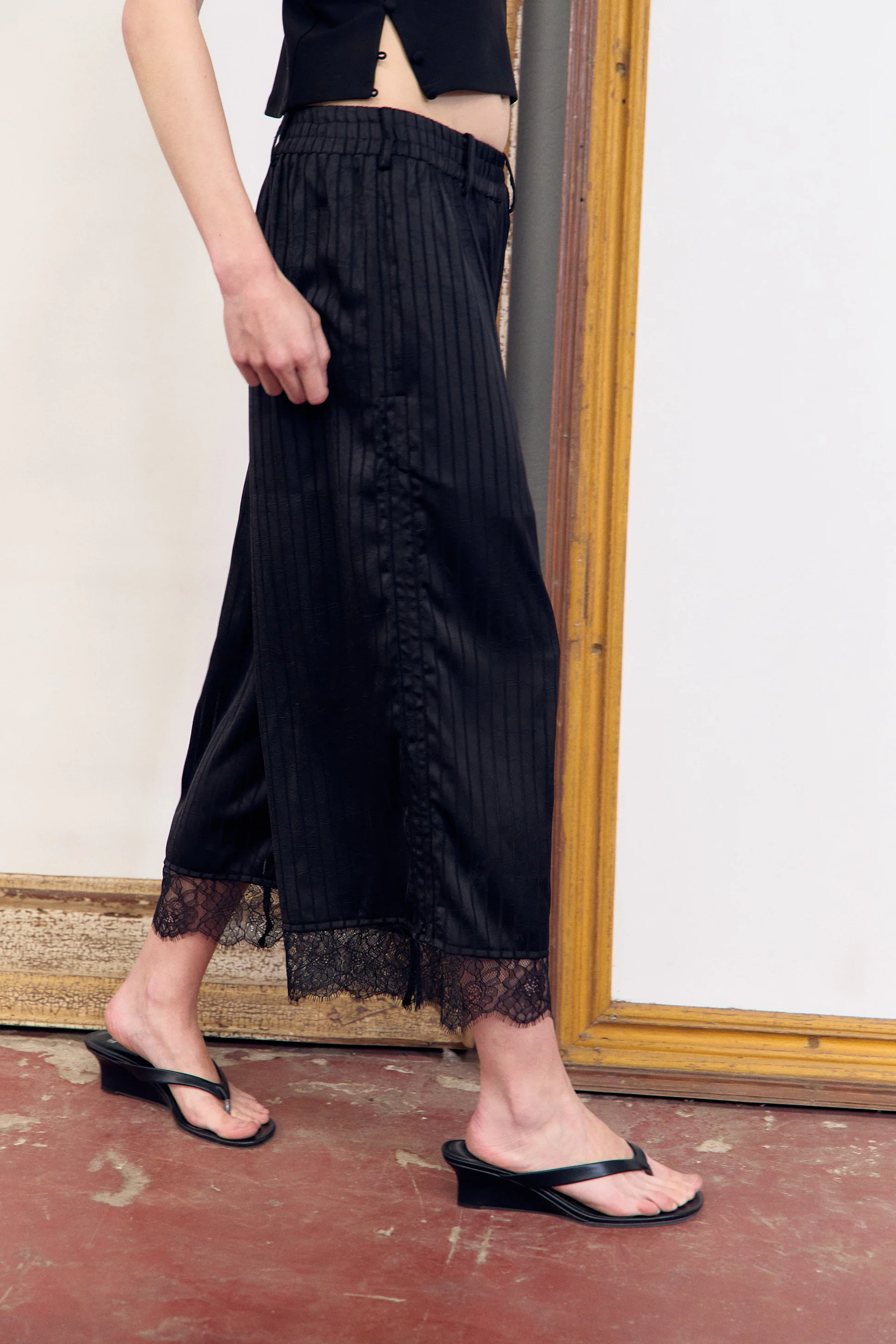 Pantalón cropped negro con encaje - Petti Maxi