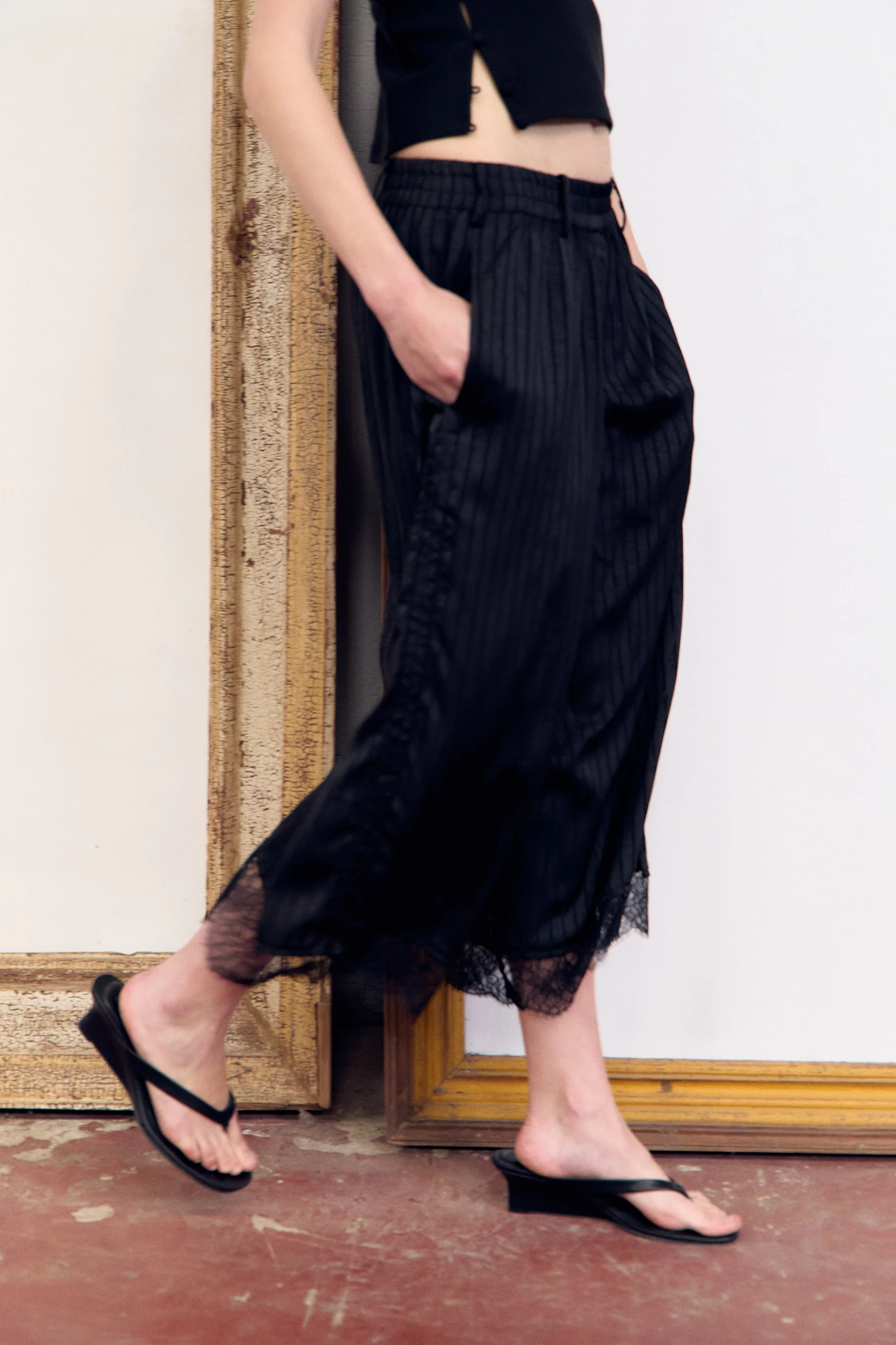 Pantalón cropped negro con encaje - Petti Maxi - Image 2