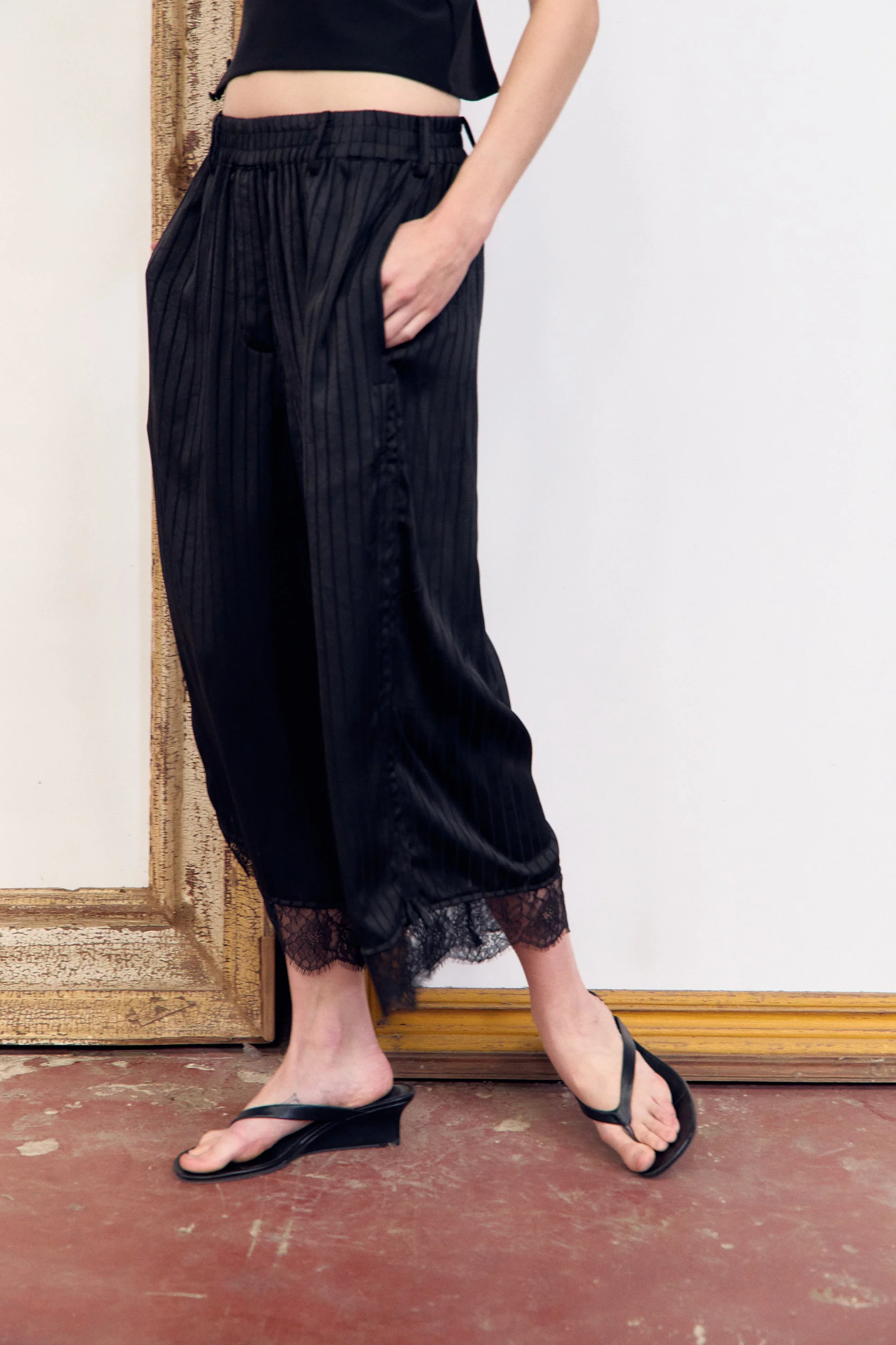 Pantalón cropped negro con encaje - Petti Maxi - Image 3