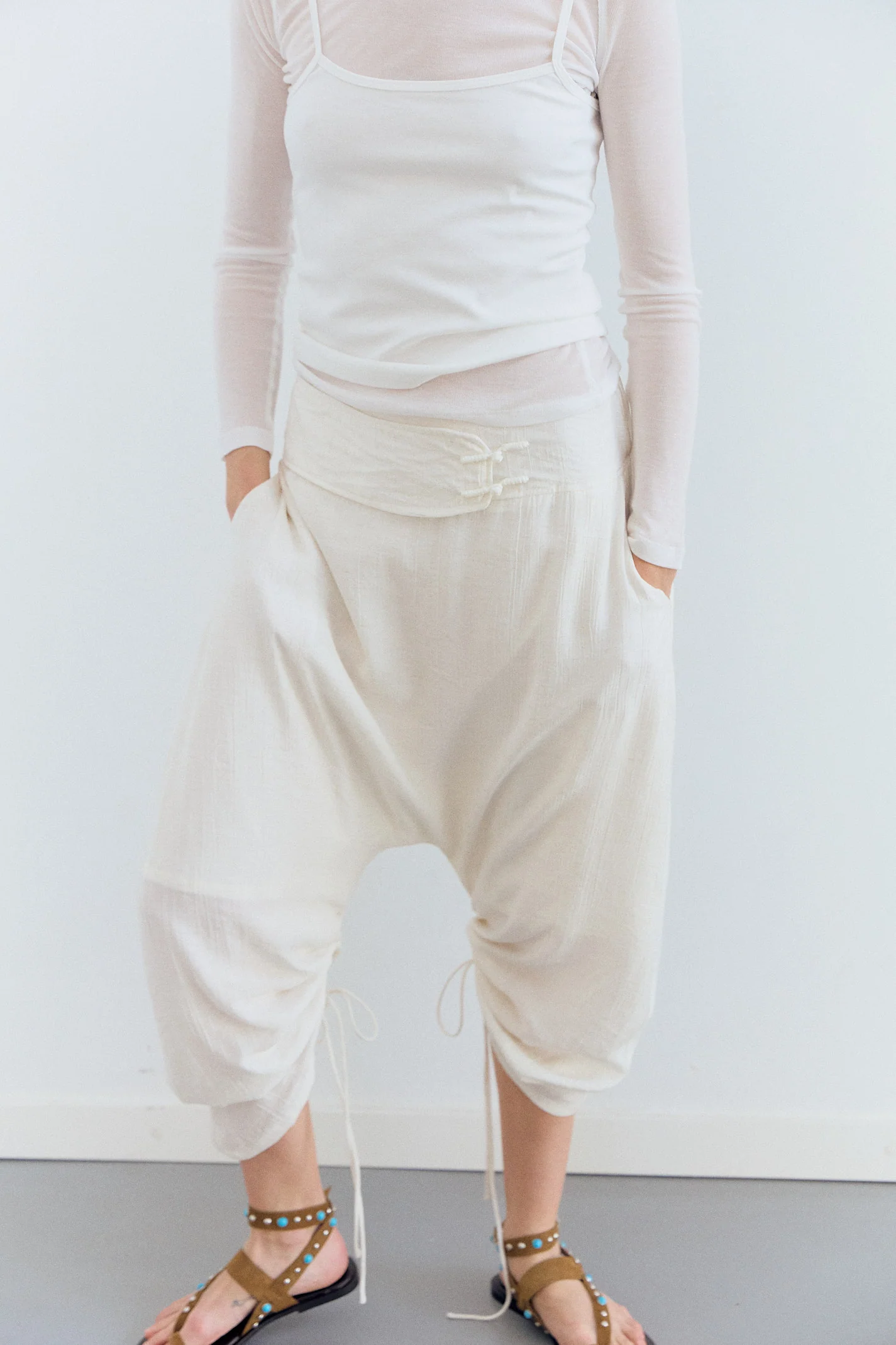 Pantalones low crotch con pernera ajustable - Sila
