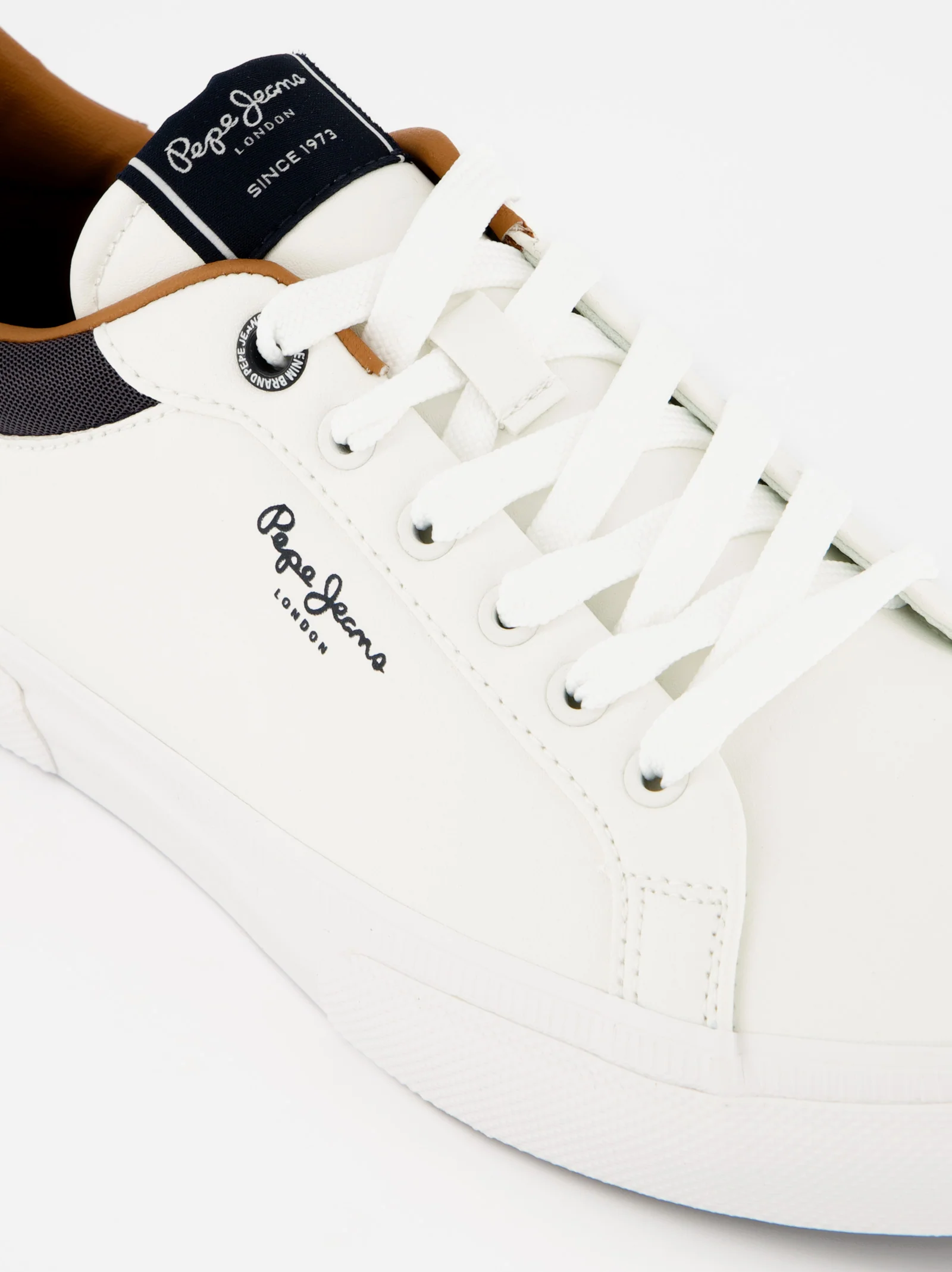 Zapatillas blancas para hombre con detalles en ante Pepe Jeans - Image 4