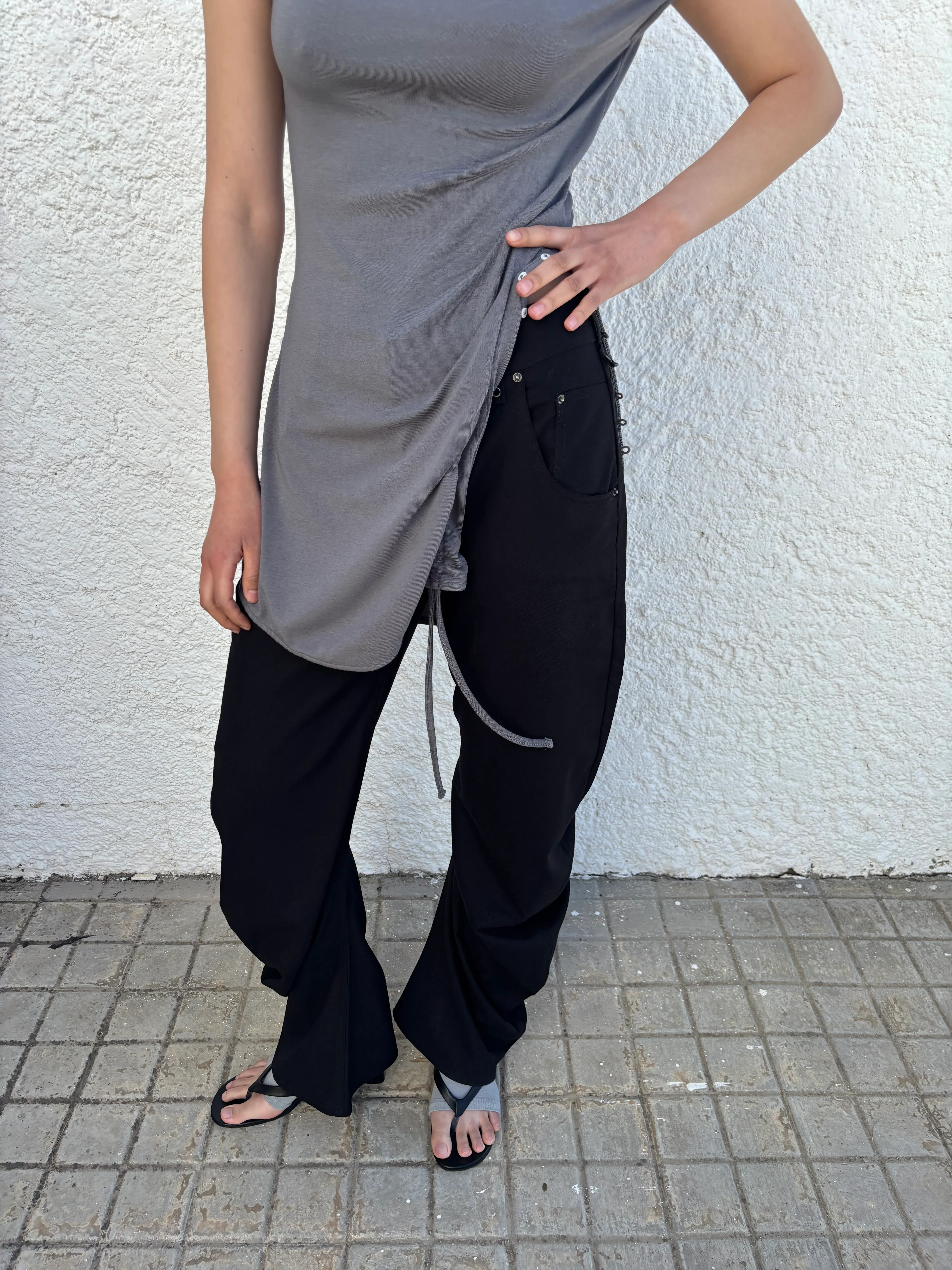 Pantalón de pernera curva negro - Jones - Image 4