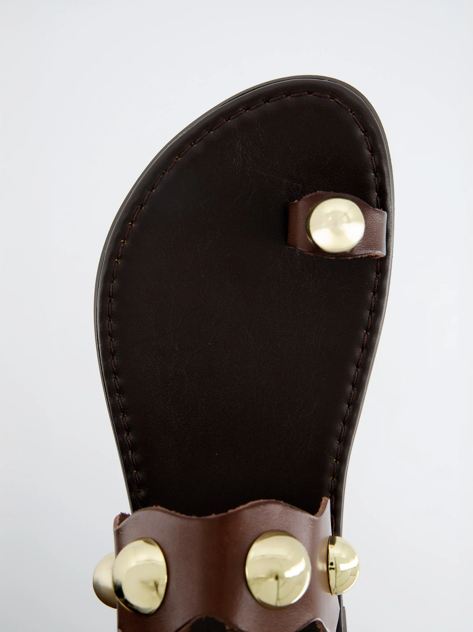 Sandalias De Piel Con Tachas Doradas - Porronet - Image 3