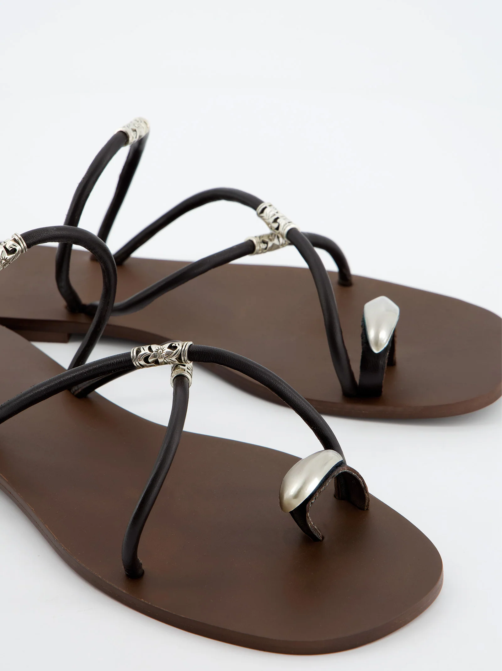 Sandalias Marrones Con Detalles Metálicos- Ceren - Image 3
