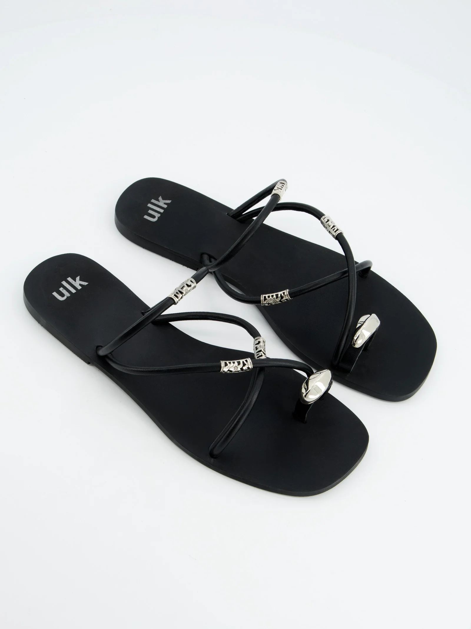Sandalias Negras Con Detalles Metálicos- Ceren - Image 4