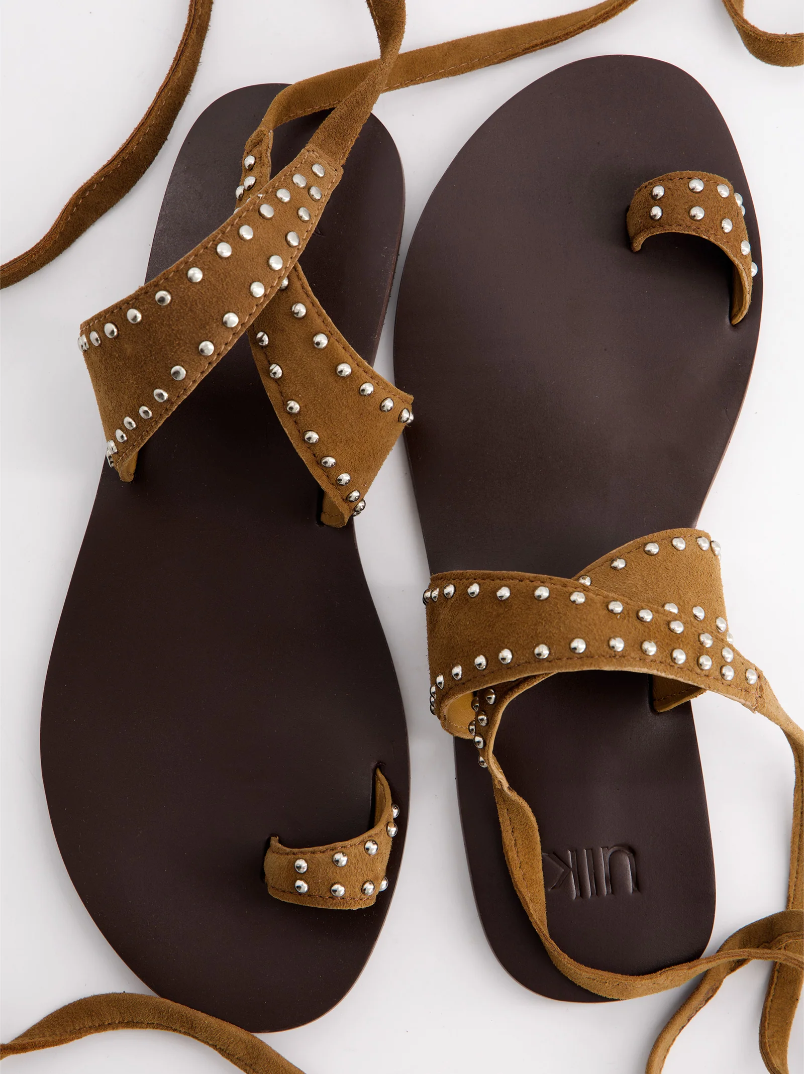 Sandalias Planas De Piel Serraje Con Tachas - Nomada - Image 5