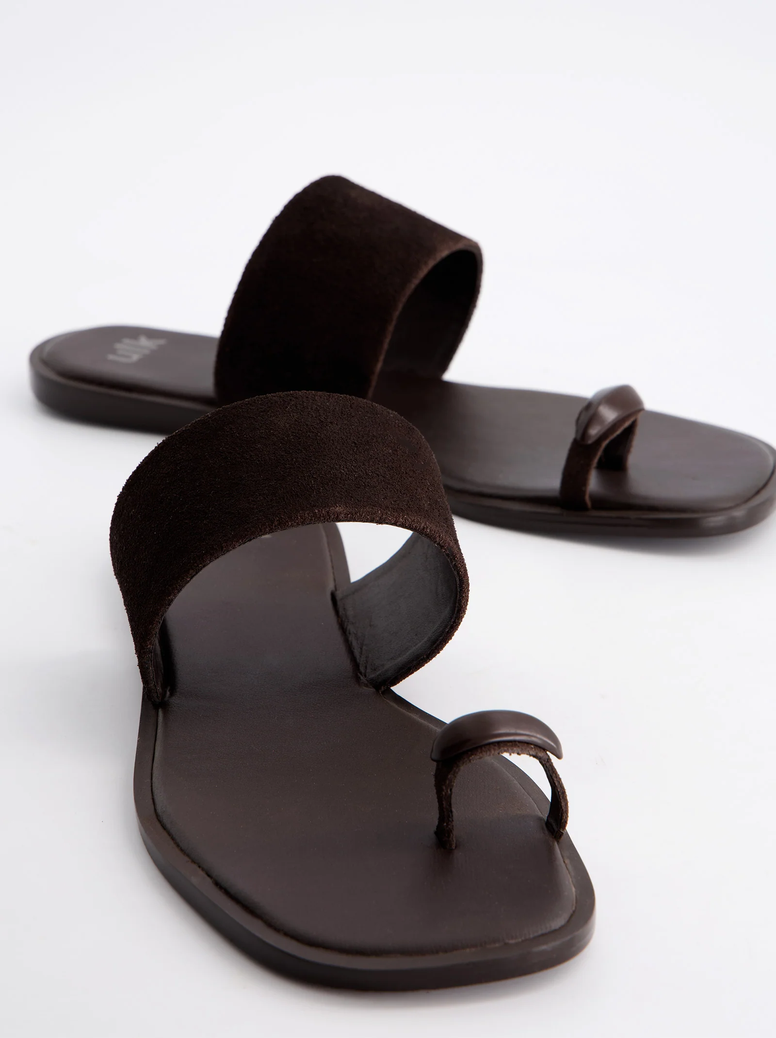 Sandalias planas de piel marrón - Fraser - Image 4
