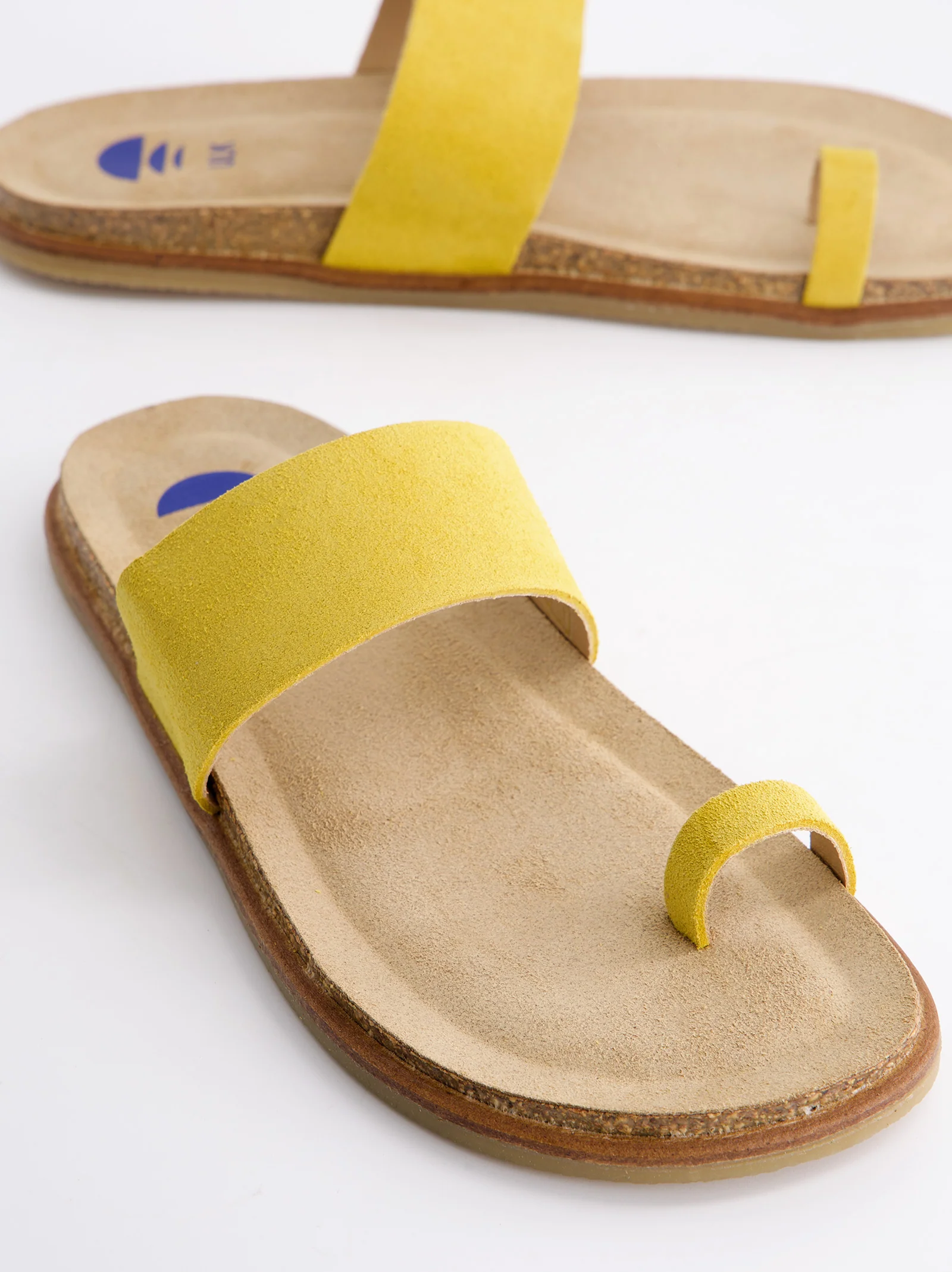 Sandalias Planas De Serraje Amarillo - Katao - Image 4