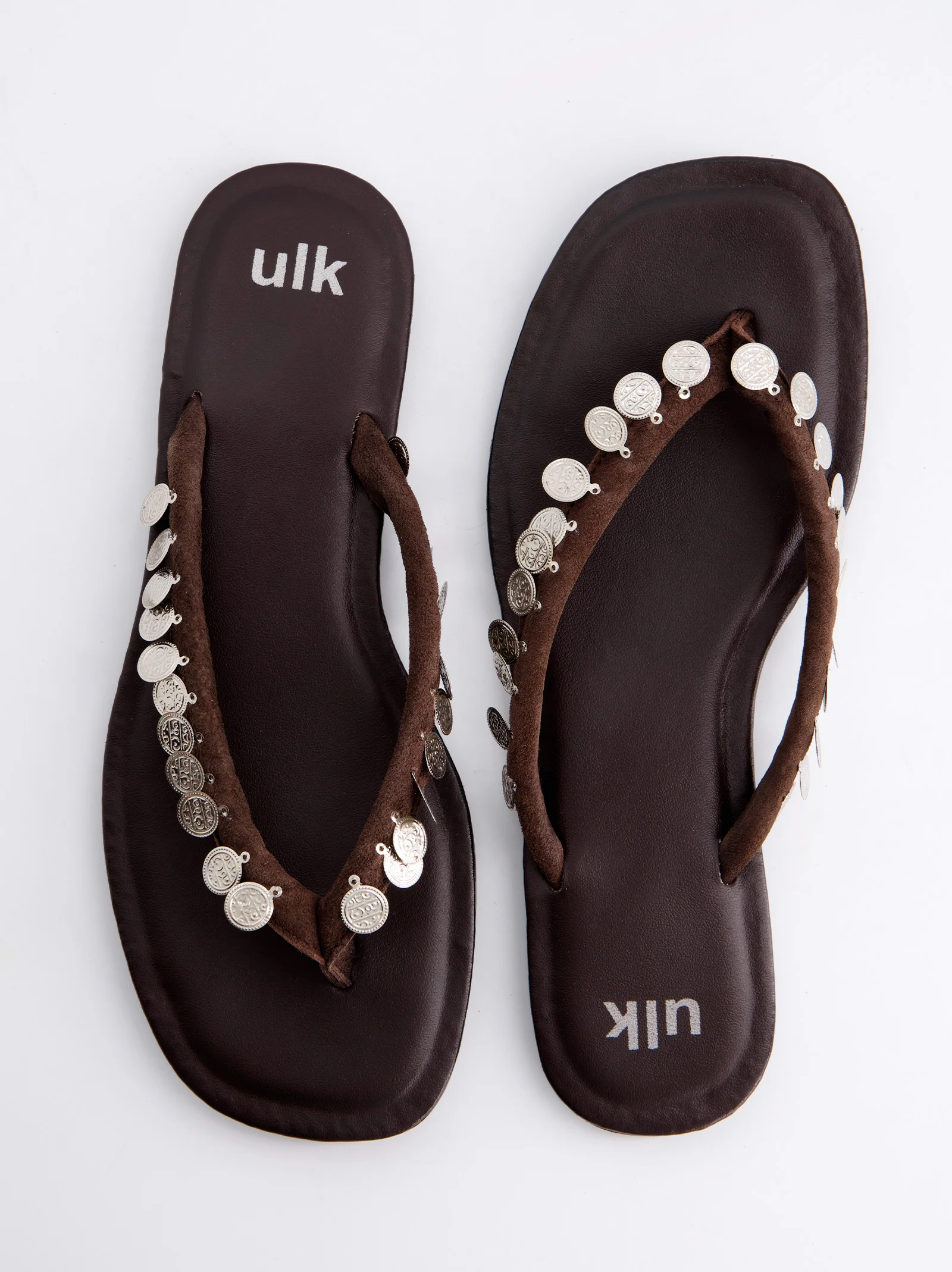 Sandalias Planas Marrones Con Detalle De Monedas Metálicas -  Solenne - Image 3