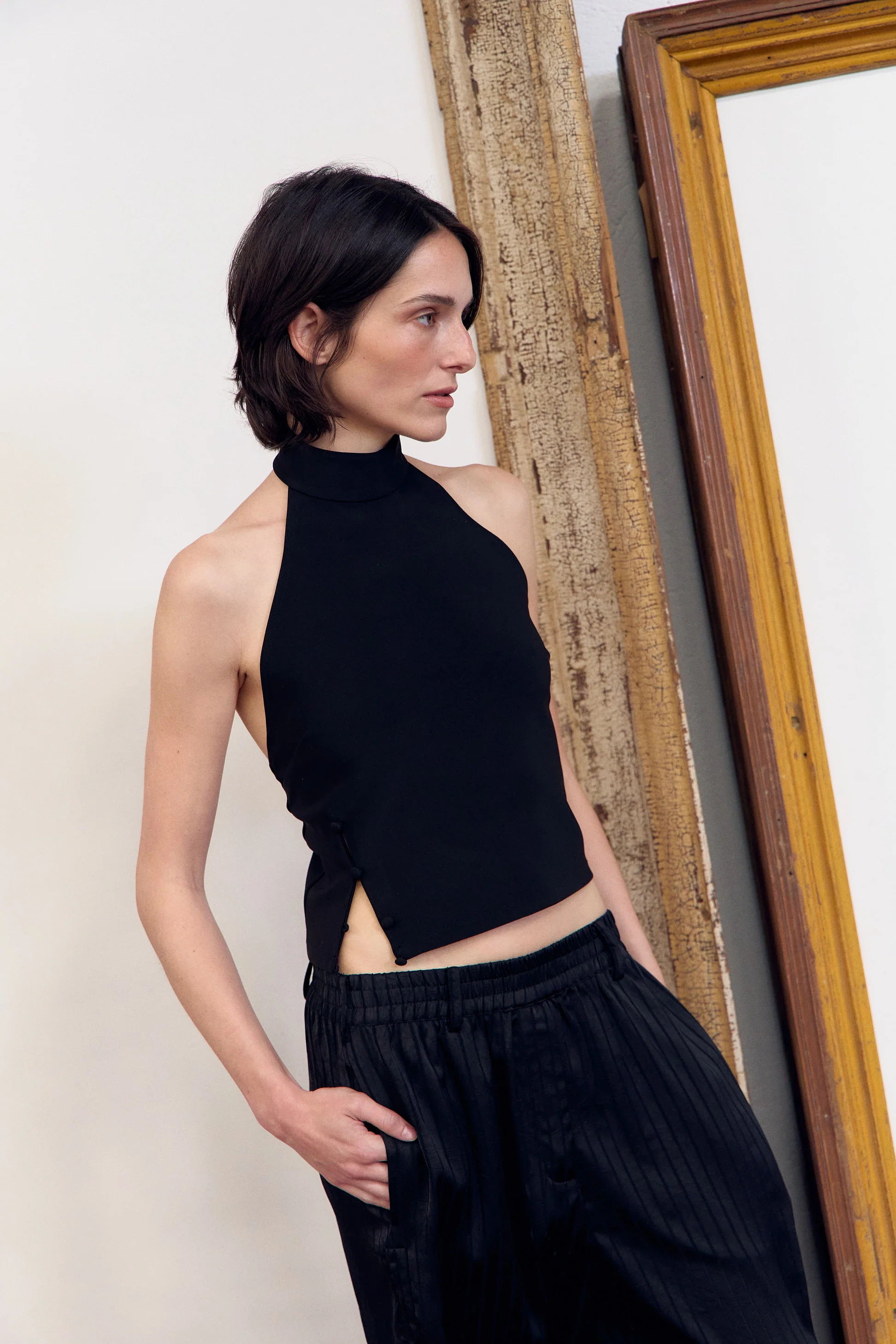 Top negro halter detalle botones - Lola - Image 2