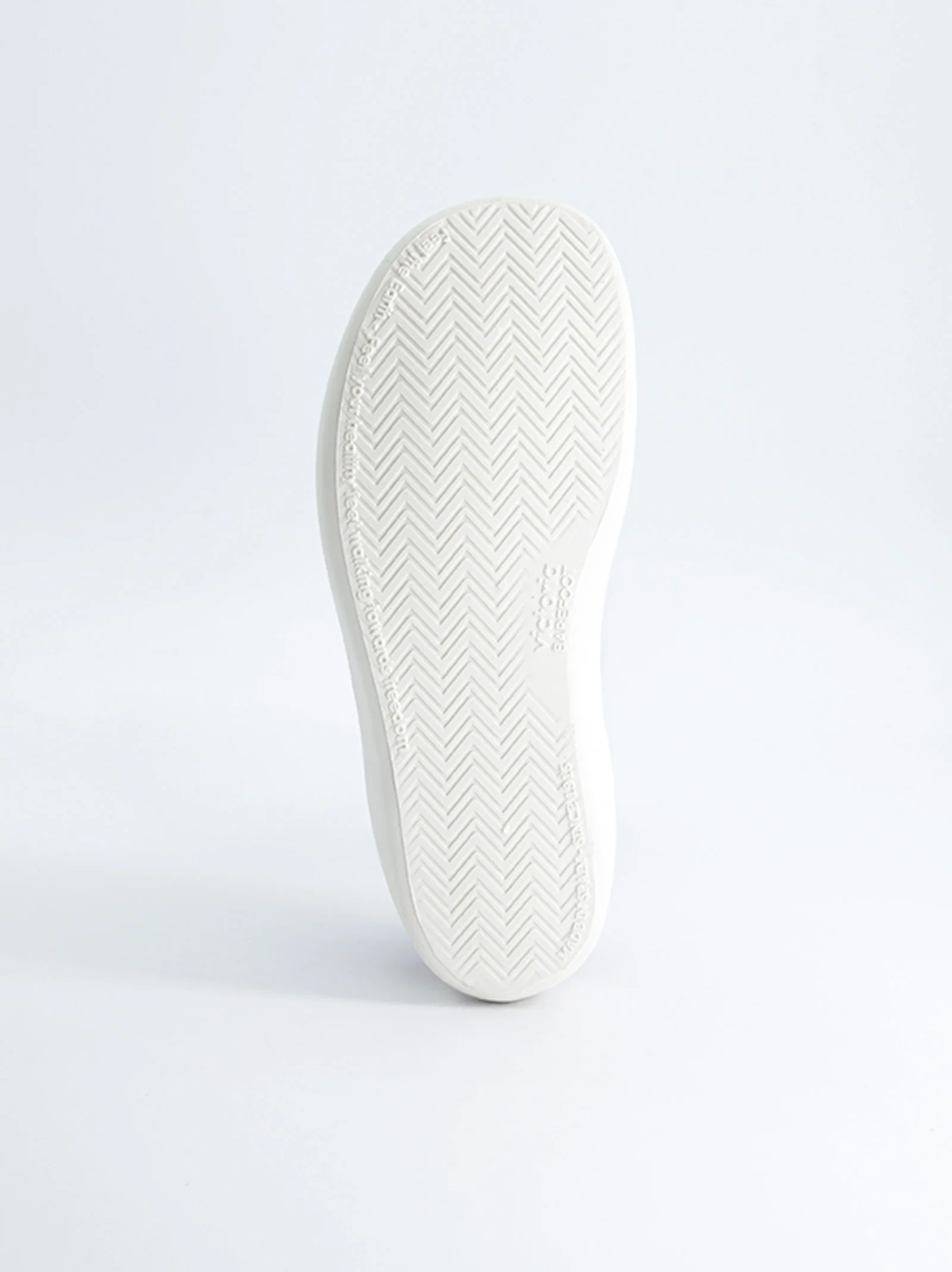Zapatilla Victoria Barefoot Granate - Image 2