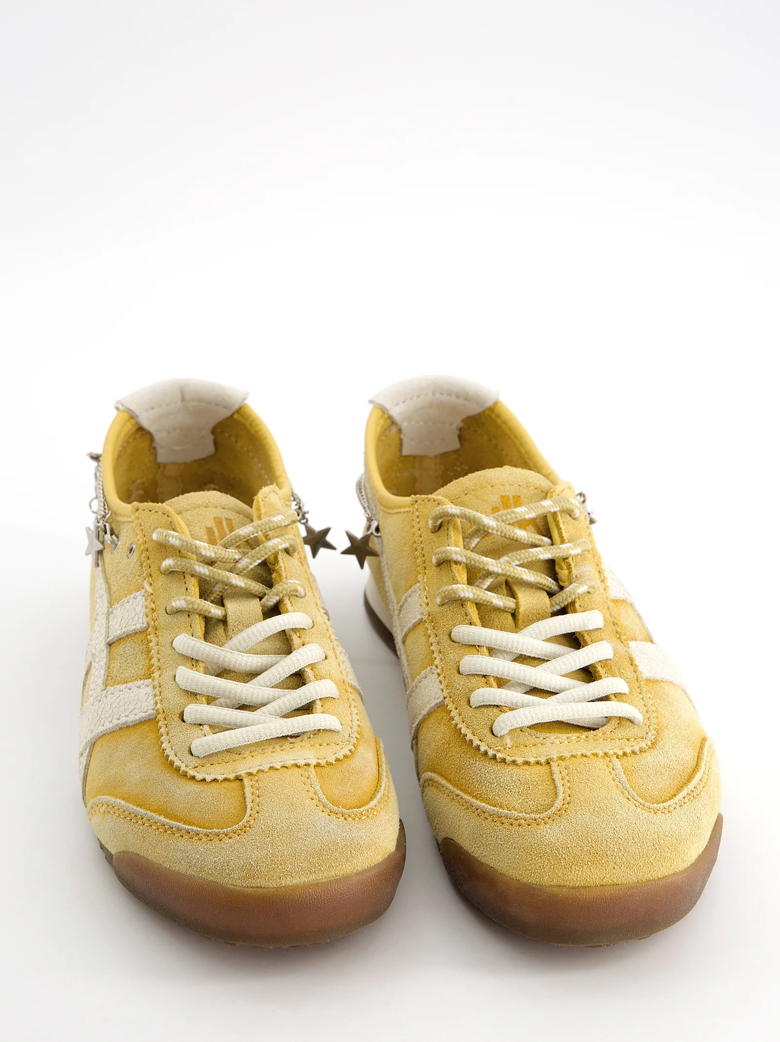 Zapatillas amarillas de ante vintage con charms - Onix - Image 3
