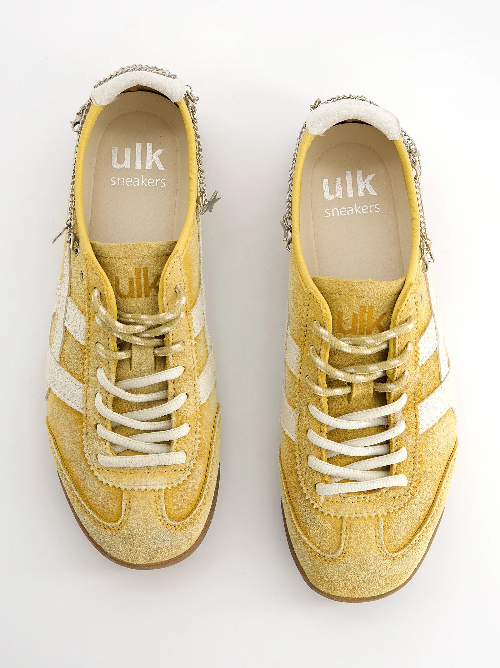 Zapatillas amarillas de ante vintage con charms - Onix - Image 4