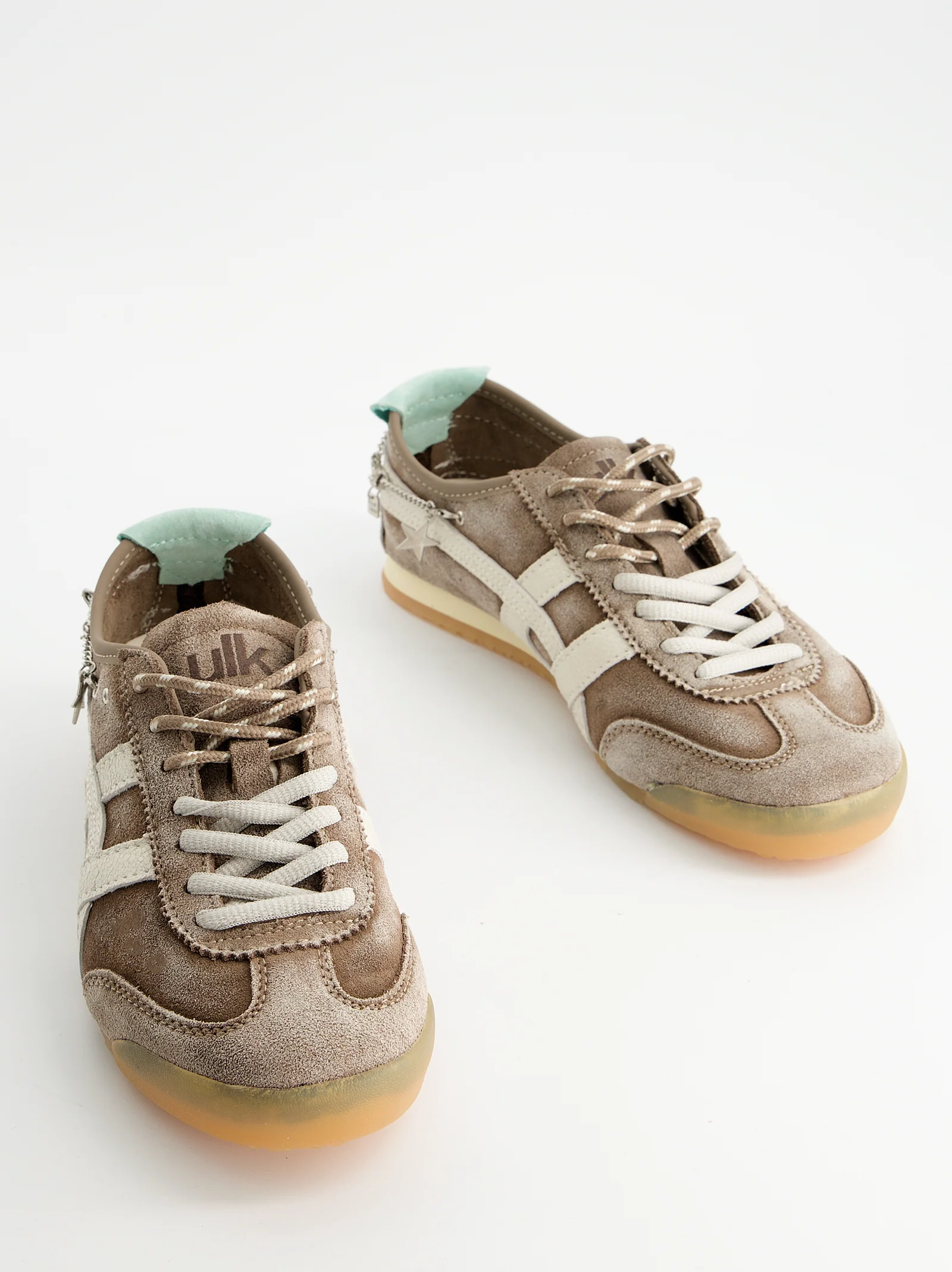 Zapatillas marrones de ante vintage con charms - Onix - Image 3